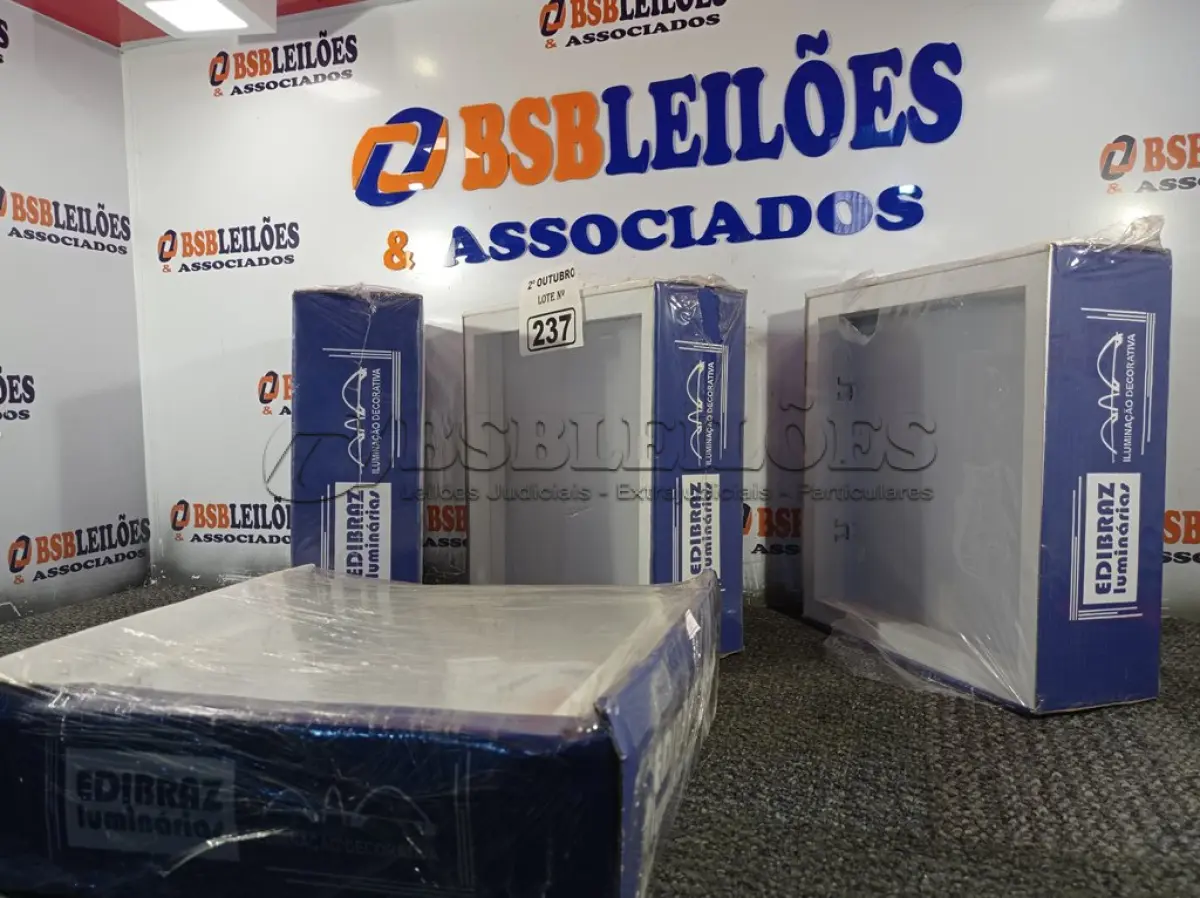 LOTE 237 - 04 LUMINÁRIAS DE EMBUTIR 9114 RECUADO EDIBRAZ. (NO ESTADO) ATENÇÃO! FAZER A VISITAÇÃO ANTES DE ARREMATAR, NÃO SABEMOS SE FUNCIONA. LEILÃO NÃO TEM GARANTIA E NEM DEVOLUÇÃO, SUJEITO A POSSÍVEIS AVARIAS VISÍVEIS/OCULTAS E/OU AUSÊNCIA DE COMPONENTES.