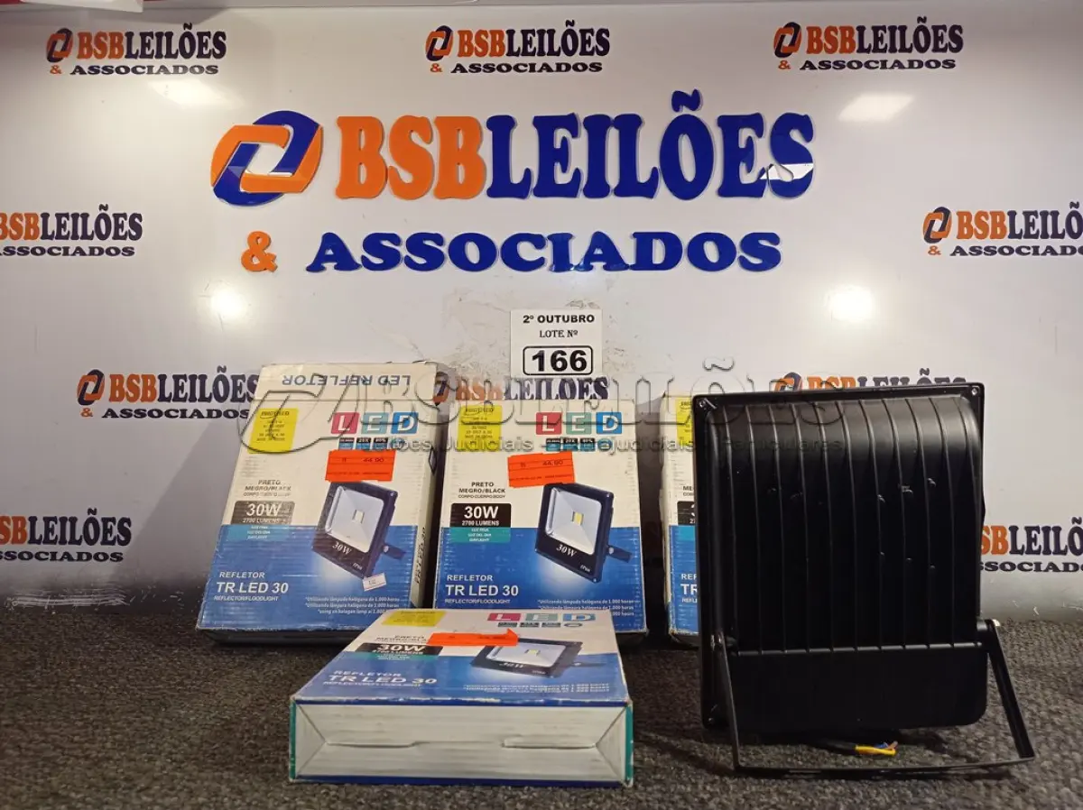LOTE 166 - 04 REFLETORES DE LED 30W. (NO ESTADO) ATENÇÃO! FAZER A VISITAÇÃO ANTES DE ARREMATAR, NÃO SABEMOS SE FUNCIONA. LEILÃO NÃO TEM GARANTIA E NEM DEVOLUÇÃO, SUJEITO A POSSÍVEIS AVARIAS VISÍVEIS/OCULTAS E/OU AUSÊNCIA DE COMPONENTES.