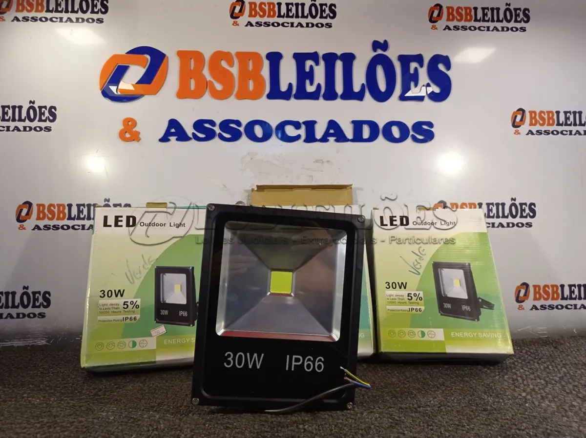 LOTE 144 - 03 REFLETORES DE LED 30W. (NO ESTADO) ATENÇÃO! FAZER A VISITAÇÃO ANTES DE ARREMATAR, NÃO SABEMOS SE FUNCIONA. LEILÃO NÃO TEM GARANTIA E NEM DEVOLUÇÃO, SUJEITO A POSSÍVEIS AVARIAS VISÍVEIS/OCULTAS E/OU AUSÊNCIA DE COMPONENTES.