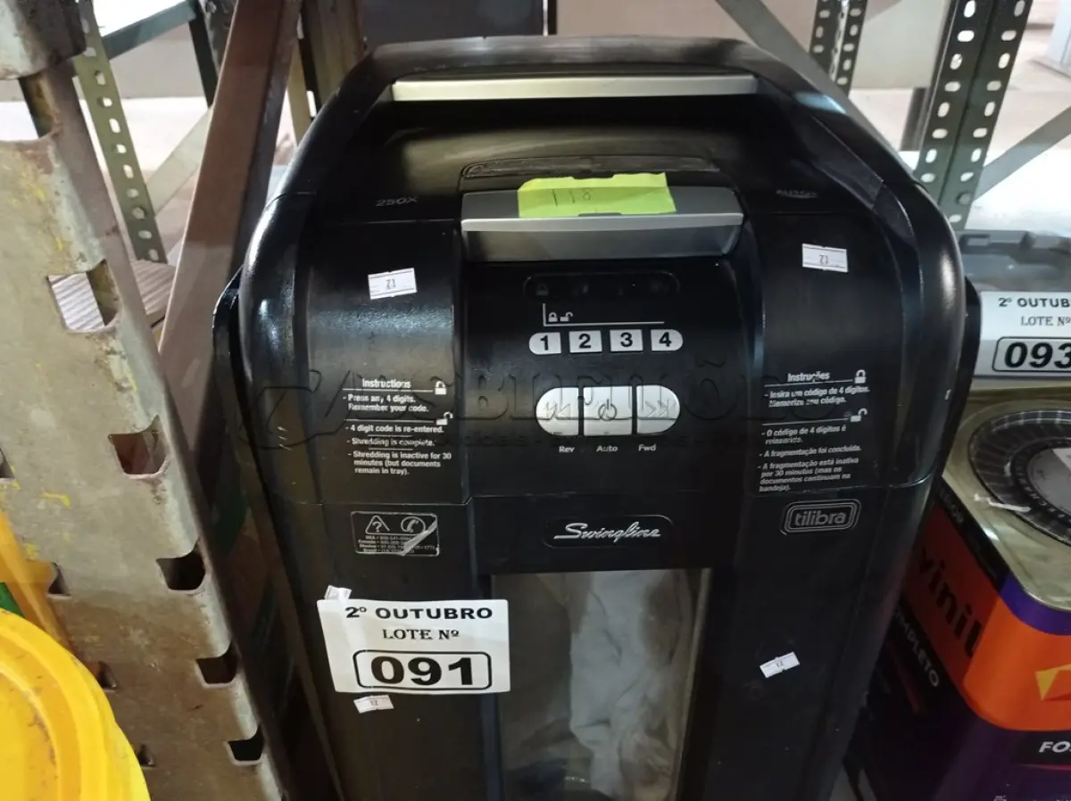 LOTE 091 - 01 FRAGMENTADORA DE PAPEL 127V. (NO ESTADO) ATENÇÃO! FAZER A VISITAÇÃO ANTES DE ARREMATAR, NÃO SABEMOS SE FUNCIONA. LEILÃO NÃO TEM GARANTIA E NEM DEVOLUÇÃO, SUJEITO A POSSÍVEIS AVARIAS VISÍVEIS/OCULTAS E/OU AUSÊNCIA DE COMPONENTES.