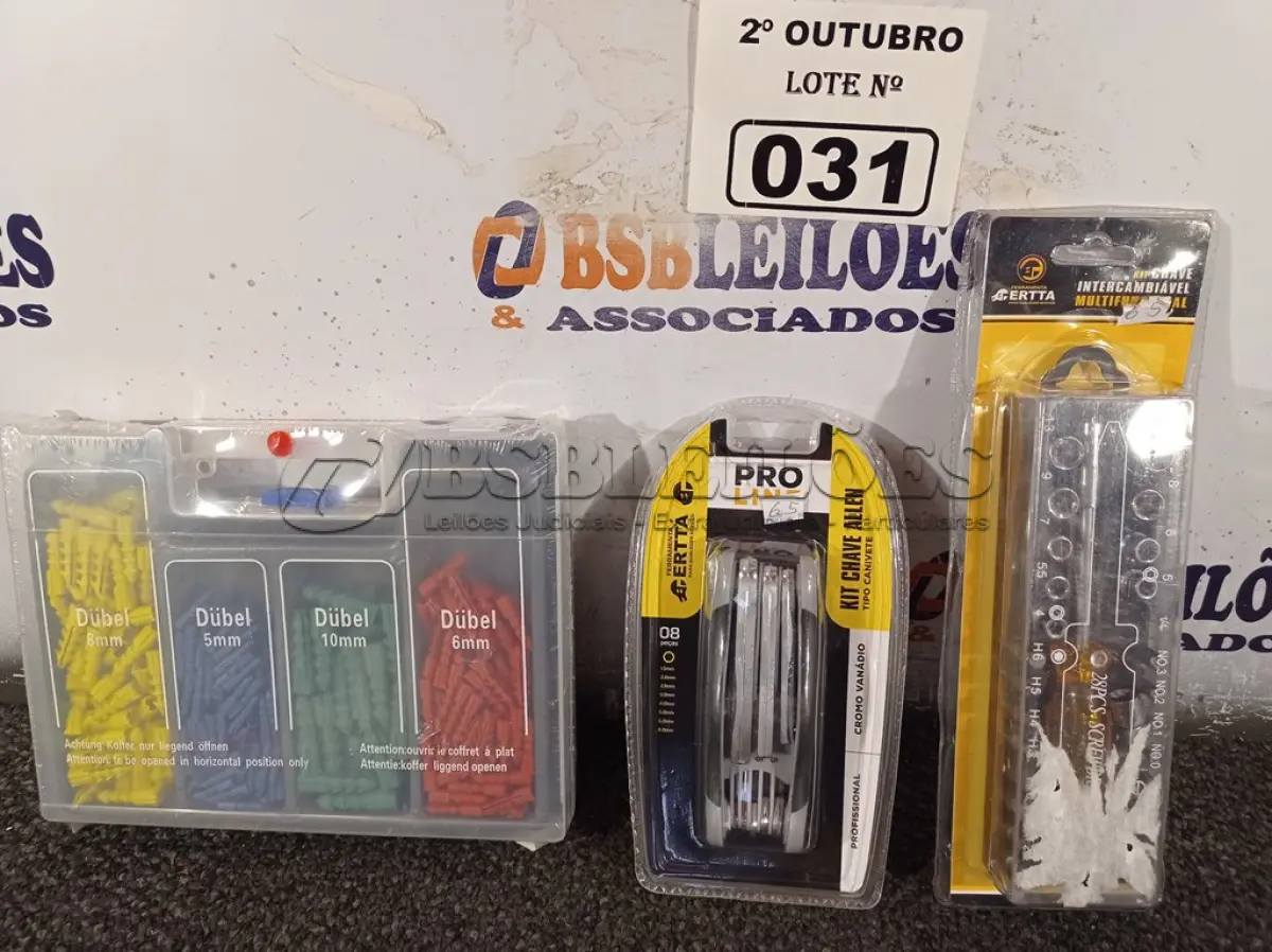 LOTE 031 - 01 KIT DE CHAVES INTERCAMBIÁVEL MULTIFUNCIONAL, 01 KIT CHAVE ALLEN TIPO CANIVETE E 01 KIT DE BROCAS. (NO ESTADO) ATENÇÃO! FAZER A VISITAÇÃO ANTES DE ARREMATAR, NÃO SABEMOS SE FUNCIONA. LEILÃO NÃO TEM GARANTIA E NEM DEVOLUÇÃO, SUJEITO A POSSÍVEIS AVARIAS VISÍVEIS/OCULTAS E/OU AUSÊNCIA DE COMPONENTES.