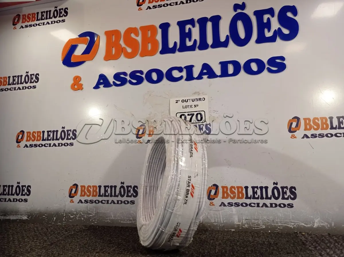 LOTE 070 - 01 ROLO DE CABO FLEXÍVEL 100M 4MM NA COR VERDE. (NO ESTADO) ATENÇÃO! FAZER A VISITAÇÃO ANTES DE ARREMATAR, NÃO SABEMOS SE FUNCIONA. LEILÃO NÃO TEM GARANTIA E NEM DEVOLUÇÃO, SUJEITO A POSSÍVEIS AVARIAS VISÍVEIS/OCULTAS E/OU AUSÊNCIA DE COMPONENTES.