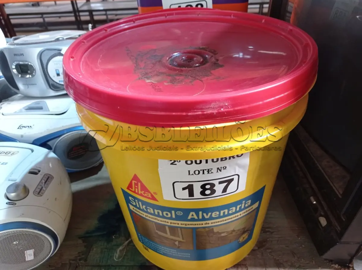 LOTE 187 - 01 BALDE DE SIKANOL ALVENARIA, ADITIVO PLASTIFICANTE PARA ARGAMASSA DE ASSENTAMENTO E REBOCO. (NO ESTADO) ATENÇÃO! FAZER A VISITAÇÃO ANTES DE ARREMATAR, NÃO SABEMOS SE FUNCIONA. LEILÃO NÃO TEM GARANTIA E NEM DEVOLUÇÃO, SUJEITO A POSSÍVEIS AVARIAS VISÍVEIS/OCULTAS E/OU AUSÊNCIA DE COMPONENTES.