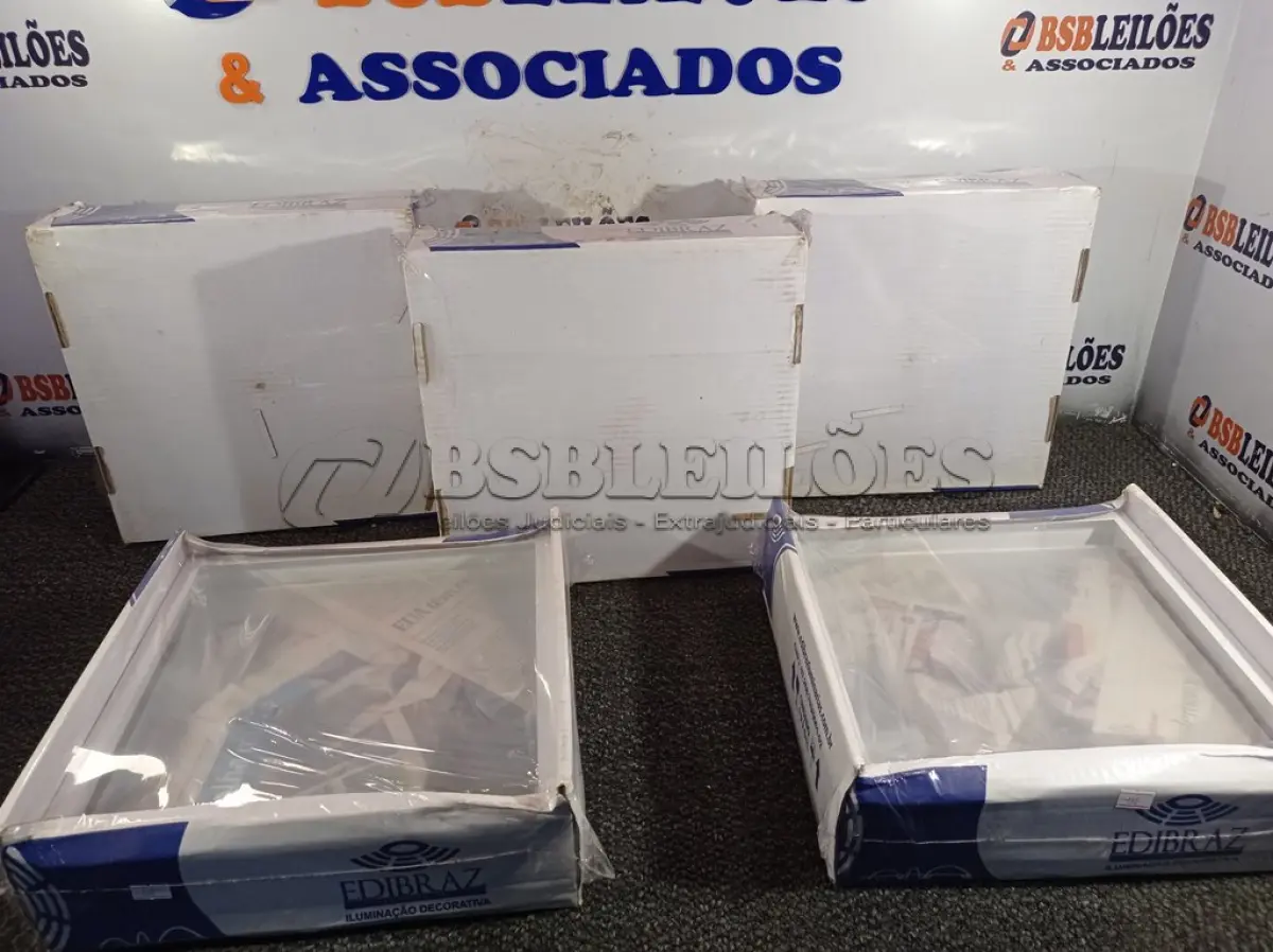 LOTE 215 - 05 PLAFONS 117 30X30 EDIBRAZ. (NO ESTADO) ATENÇÃO! FAZER A VISITAÇÃO ANTES DE ARREMATAR, NÃO SABEMOS SE FUNCIONA. LEILÃO NÃO TEM GARANTIA E NEM DEVOLUÇÃO, SUJEITO A POSSÍVEIS AVARIAS VISÍVEIS/OCULTAS E/OU AUSÊNCIA DE COMPONENTES.