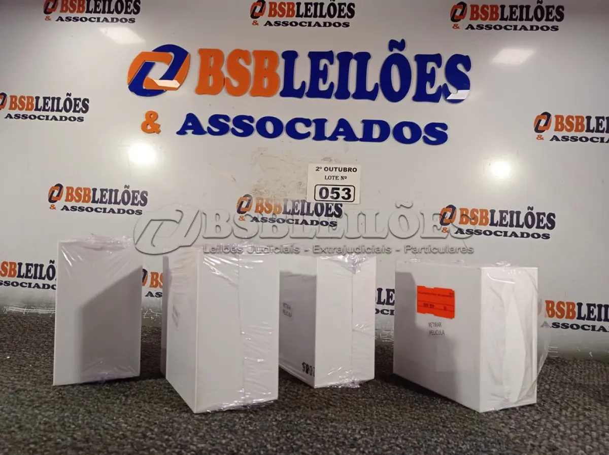 LOTE 053 - 04 LUMINÁRIAS EM ACRÍLICO MARCAS EDIBRAZ. (NO ESTADO) ATENÇÃO! FAZER A VISITAÇÃO ANTES DE ARREMATAR, NÃO SABEMOS SE FUNCIONA. LEILÃO NÃO TEM GARANTIA E NEM DEVOLUÇÃO, SUJEITO A POSSÍVEIS AVARIAS VISÍVEIS/OCULTAS E/OU AUSÊNCIA DE COMPONENTES.