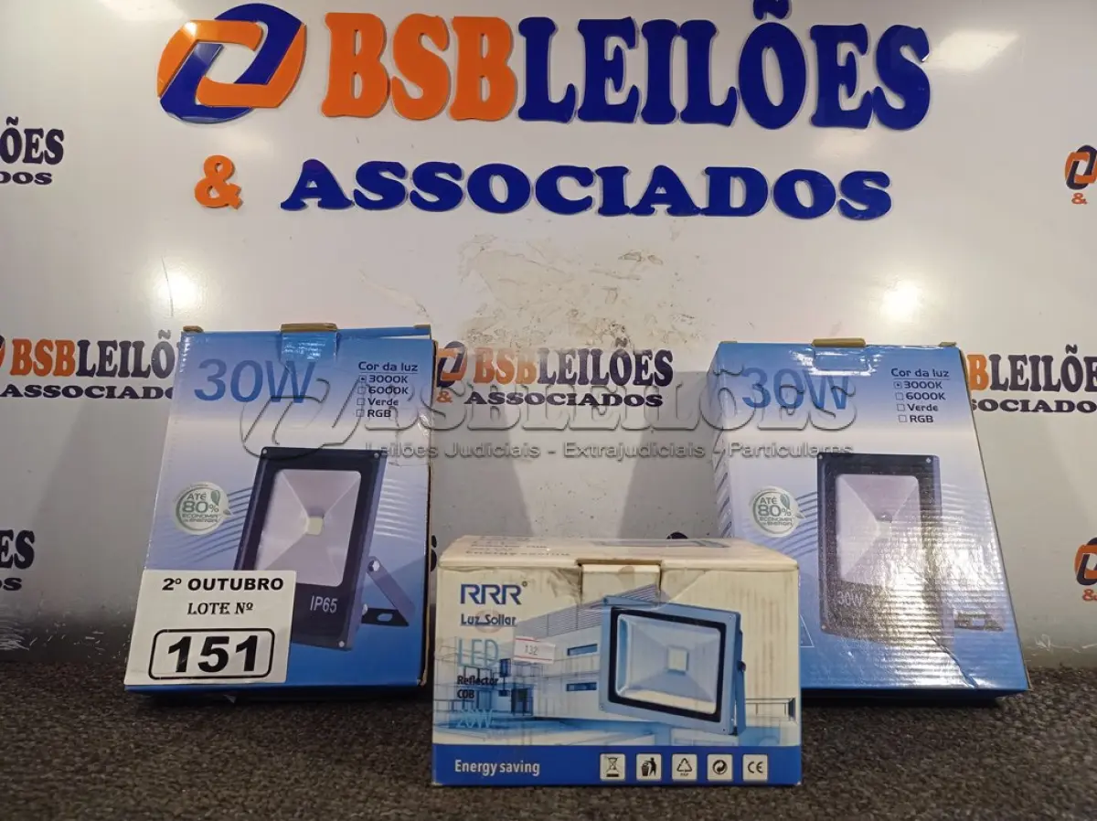 LOTE 151 - 03 REFLETORES DE LED MARCAS E MODELOS DIVERSOS. (NO ESTADO) ATENÇÃO! FAZER A VISITAÇÃO ANTES DE ARREMATAR, NÃO SABEMOS SE FUNCIONA. LEILÃO NÃO TEM GARANTIA E NEM DEVOLUÇÃO, SUJEITO A POSSÍVEIS AVARIAS VISÍVEIS/OCULTAS E/OU AUSÊNCIA DE COMPONENTES.