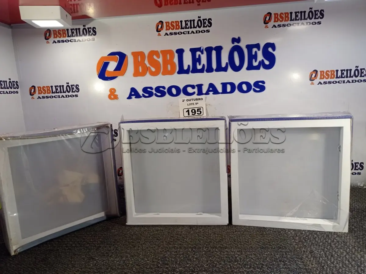LOTE 195 - 03 LUMINÁRIAS DE EMBUTIR MARCA EDIBRAZ. (NO ESTADO) ATENÇÃO! FAZER A VISITAÇÃO ANTES DE ARREMATAR, NÃO SABEMOS SE FUNCIONA. LEILÃO NÃO TEM GARANTIA E NEM DEVOLUÇÃO, SUJEITO A POSSÍVEIS AVARIAS VISÍVEIS/OCULTAS E/OU AUSÊNCIA DE COMPONENTES.