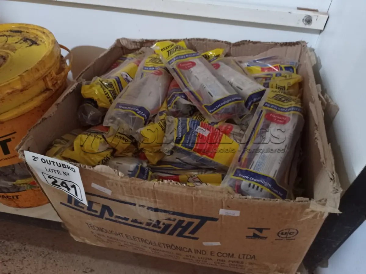LOTE 241 - 01 LOTE COM VÁRIOS REATORES PARA LÂMPADAS FLUORESCENTE MARCAS E MODELOS DIVERSOS. (NO ESTADO) ATENÇÃO! FAZER A VISITAÇÃO ANTES DE ARREMATAR, NÃO SABEMOS SE FUNCIONA. LEILÃO NÃO TEM GARANTIA E NEM DEVOLUÇÃO, SUJEITO A POSSÍVEIS AVARIAS VISÍVEIS/OCULTAS E/OU AUSÊNCIA DE COMPONENTES.