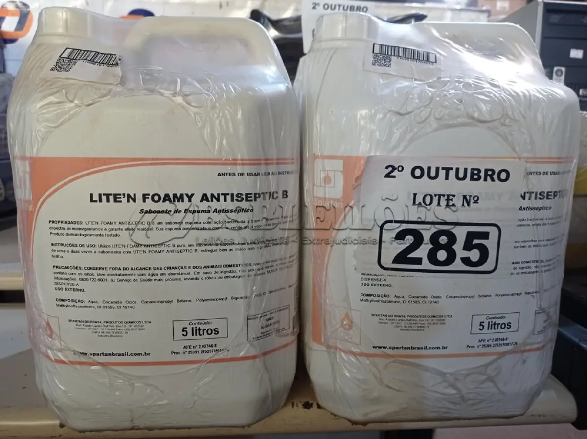 LOTE 285 - 20 LITROS DE SABONETE DE ESPUMA ANTISSÉPTICO. (NO ESTADO) ATENÇÃO! FAZER A VISITAÇÃO ANTES DE ARREMATAR, NÃO SABEMOS SE FUNCIONA. LEILÃO NÃO TEM GARANTIA E NEM DEVOLUÇÃO, SUJEITO A POSSÍVEIS AVARIAS VISÍVEIS/OCULTAS E/OU AUSÊNCIA DE COMPONENTES.