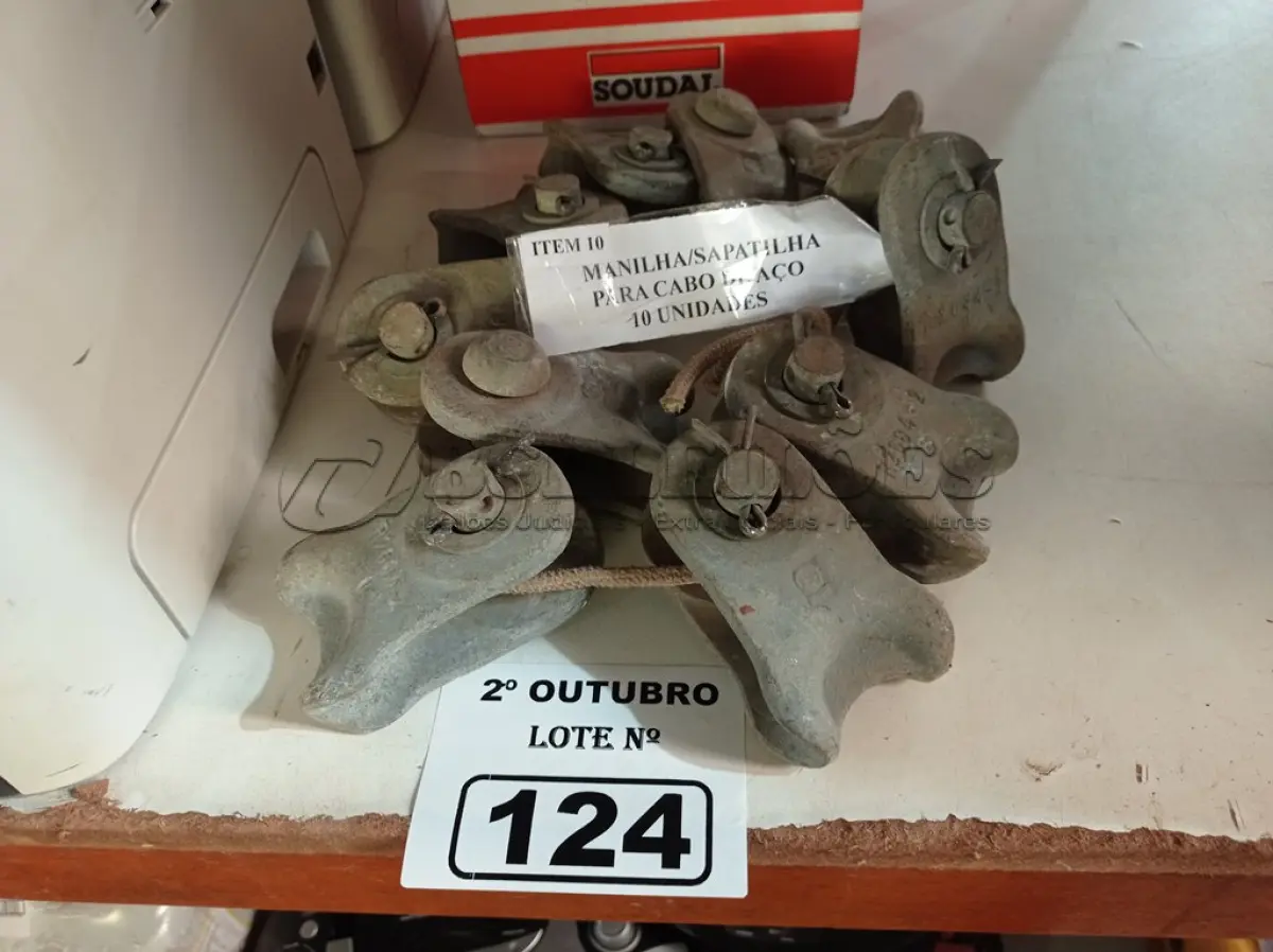 LOTE 124 - 10 MANILHAS/SAPATILHAS PARA CABO DE AÇO. (NO ESTADO) ATENÇÃO! FAZER A VISITAÇÃO ANTES DE ARREMATAR, NÃO SABEMOS SE FUNCIONA. LEILÃO NÃO TEM GARANTIA E NEM DEVOLUÇÃO, SUJEITO A POSSÍVEIS AVARIAS VISÍVEIS/OCULTAS E/OU AUSÊNCIA DE COMPONENTES.