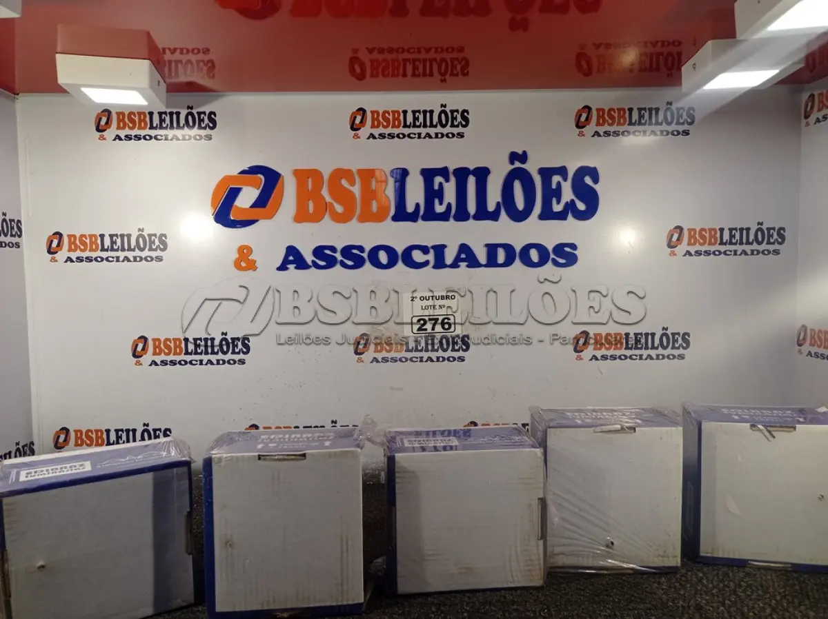 LOTE 276 - 05 LUMINÁRIAS DE EMBUTIR. (NO ESTADO) ATENÇÃO! FAZER A VISITAÇÃO ANTES DE ARREMATAR, NÃO SABEMOS SE FUNCIONA. LEILÃO NÃO TEM GARANTIA E NEM DEVOLUÇÃO, SUJEITO A POSSÍVEIS AVARIAS VISÍVEIS/OCULTAS E/OU AUSÊNCIA DE COMPONENTES.