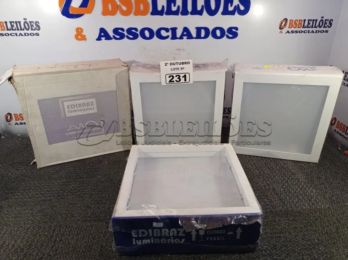 LOTE 231 - 04 LUMINÁRIAS DE EMBUTIR MARCAS EDIBRAZ. (NO ESTADO) ATENÇÃO! FAZER A VISITAÇÃO ANTES DE ARREMATAR, NÃO SABEMOS SE FUNCIONA. LEILÃO NÃO TEM GARANTIA E NEM DEVOLUÇÃO, SUJEITO A POSSÍVEIS AVARIAS VISÍVEIS/OCULTAS E/OU AUSÊNCIA DE COMPONENTES.