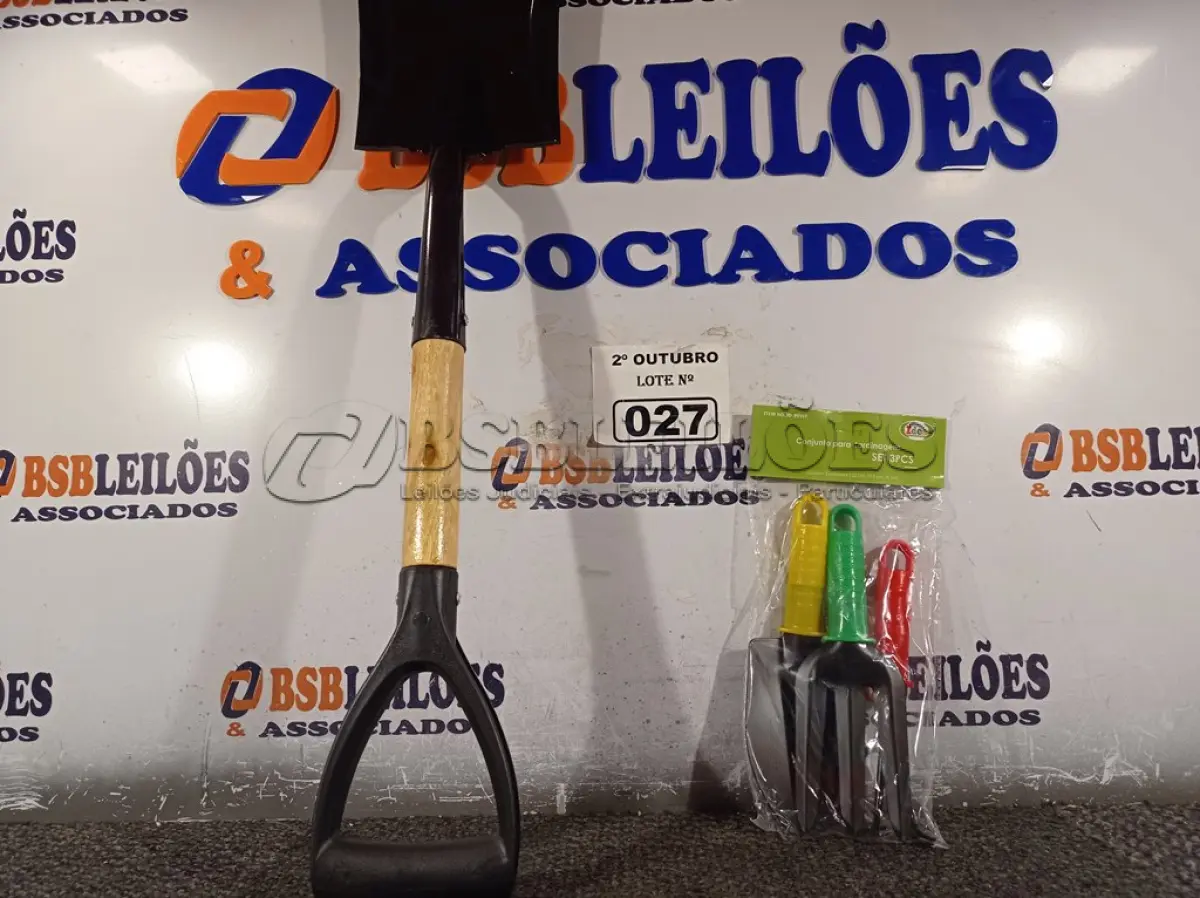 LOTE 027 - 01 CONJUNTO PARA JARDINAGEM E 01 MINI PÁ PARA ACAMPAMENTO. (NO ESTADO) ATENÇÃO! FAZER A VISITAÇÃO ANTES DE ARREMATAR, NÃO SABEMOS SE FUNCIONA. LEILÃO NÃO TEM GARANTIA E NEM DEVOLUÇÃO, SUJEITO A POSSÍVEIS AVARIAS VISÍVEIS/OCULTAS E/OU AUSÊNCIA DE COMPONENTES.