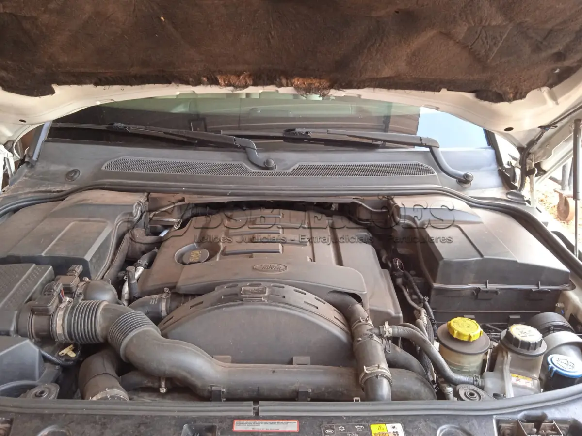 LOTE 506 - 01 I/LAND ROVER DISCOVERY 4 3.0 SE , DIESEL, COR BRANCA, ANO 2011/2012 (BLINDADA) (NO ESTADO)