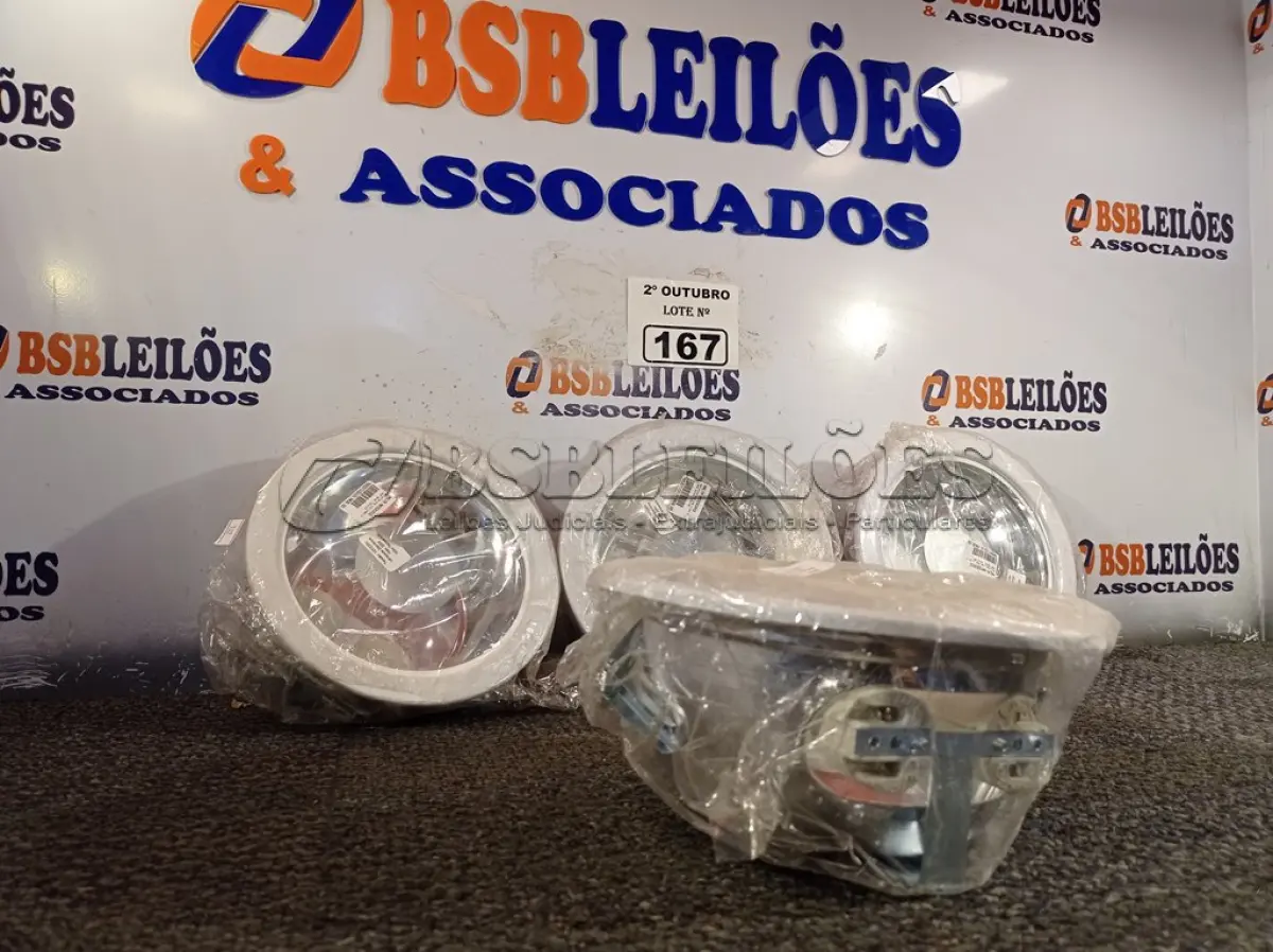 LOTE 167 - 04 LUMINÁRIAS REDONDAS DE EMBUTIR. (NO ESTADO) ATENÇÃO! FAZER A VISITAÇÃO ANTES DE ARREMATAR, NÃO SABEMOS SE FUNCIONA. LEILÃO NÃO TEM GARANTIA E NEM DEVOLUÇÃO, SUJEITO A POSSÍVEIS AVARIAS VISÍVEIS/OCULTAS E/OU AUSÊNCIA DE COMPONENTES.