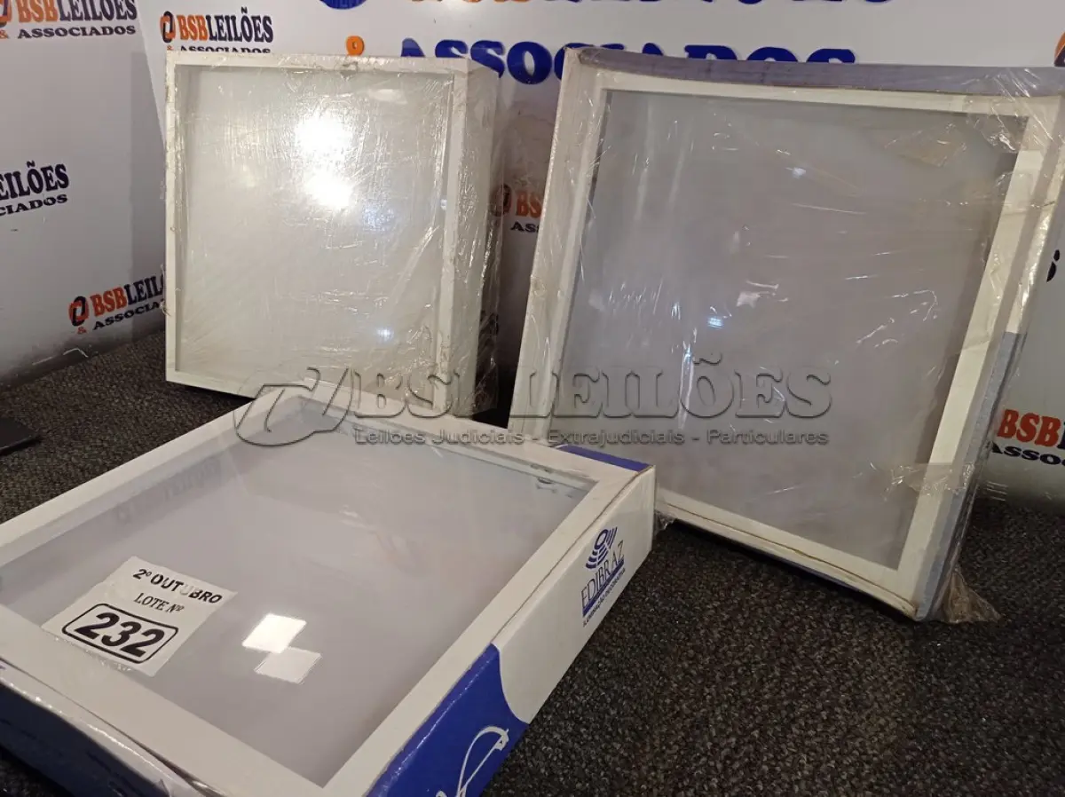 LOTE 232 - 03 LUMINÁRIAS DE EMBUTIR MARCAS EDIBRAZ. (NO ESTADO) ATENÇÃO! FAZER A VISITAÇÃO ANTES DE ARREMATAR, NÃO SABEMOS SE FUNCIONA. LEILÃO NÃO TEM GARANTIA E NEM DEVOLUÇÃO, SUJEITO A POSSÍVEIS AVARIAS VISÍVEIS/OCULTAS E/OU AUSÊNCIA DE COMPONENTES.