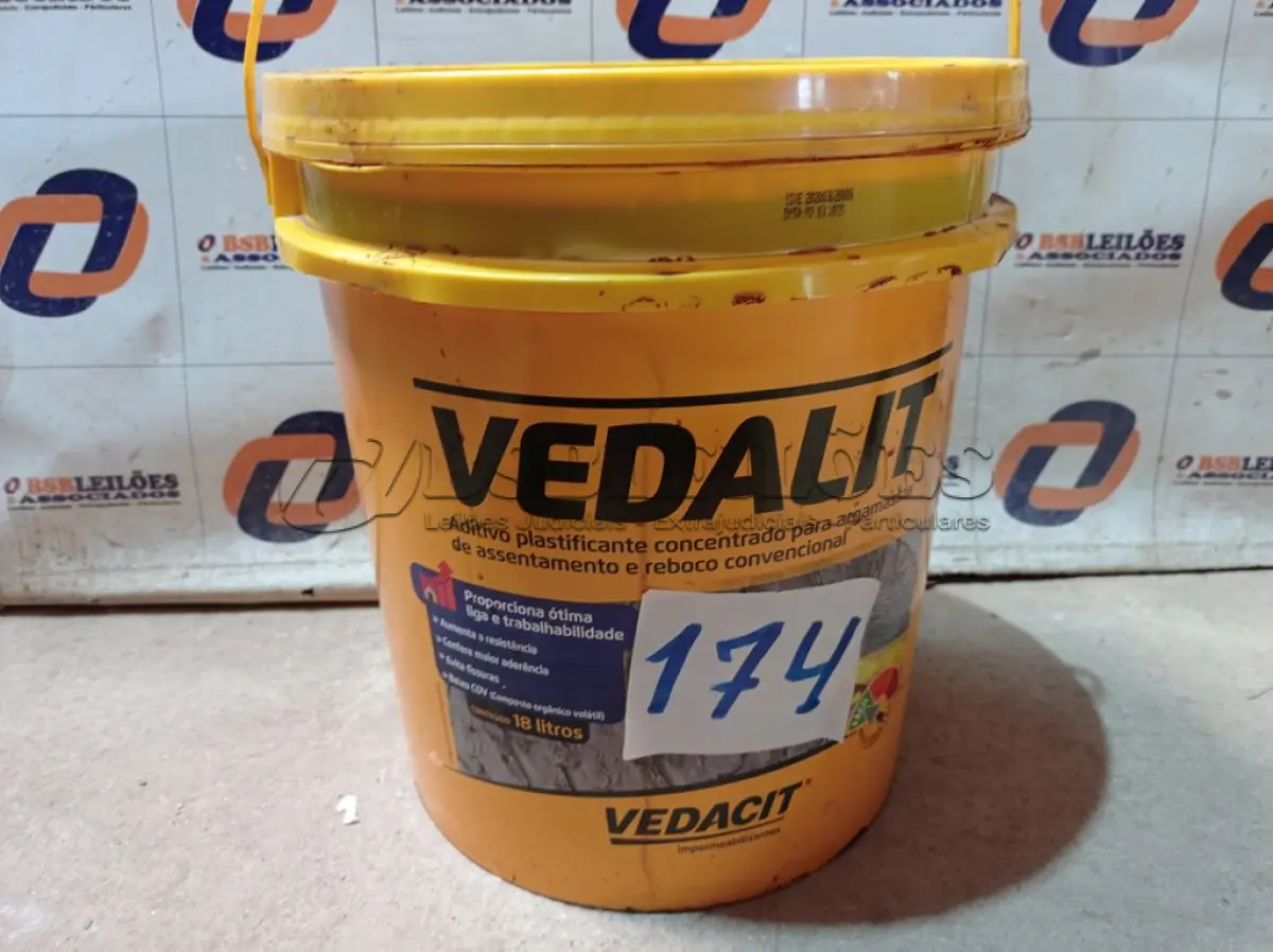 LOTE 174 - 01 BALDE DE VEDALIT, ADITIVO PLASTIFICANTE CONCENTRADO PARA ARGAMASSA DE ASSENTAMENTO E REBOCO CONVENCIONAL (COM AVARIAS). (NO ESTADO) ATENÇÃO! FAZER A VISITAÇÃO ANTES DE ARREMATAR, NÃO SABEMOS SE FUNCIONA. LEILÃO NÃO TEM GARANTIA E NEM DEVOLUÇÃO, SUJEITO A POSSÍVEIS AVARIAS VISÍVEIS/OCULTAS E/OU AUSÊNCIA DE COMPONENTES.