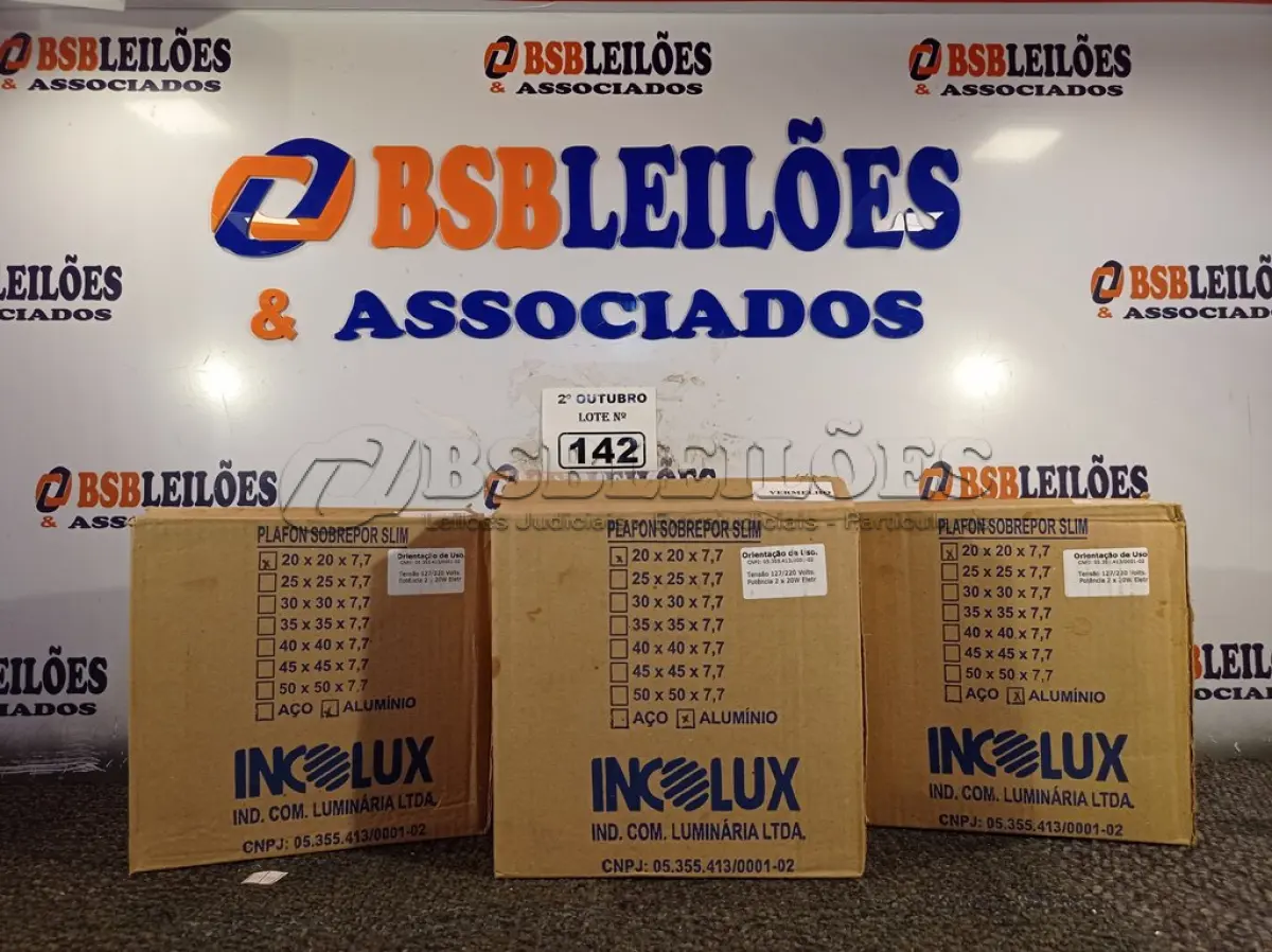 LOTE 142 - 03 PLAFONS DE SOBREPOR 20X20. (NO ESTADO) ATENÇÃO! FAZER A VISITAÇÃO ANTES DE ARREMATAR, NÃO SABEMOS SE FUNCIONA. LEILÃO NÃO TEM GARANTIA E NEM DEVOLUÇÃO, SUJEITO A POSSÍVEIS AVARIAS VISÍVEIS/OCULTAS E/OU AUSÊNCIA DE COMPONENTES.