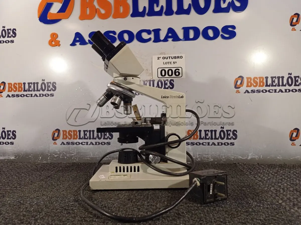 LOTE 006 - 01 MICROSCÓPIO. (NO ESTADO) ATENÇÃO! FAZER A VISITAÇÃO ANTES DE ARREMATAR, NÃO SABEMOS SE FUNCIONA. LEILÃO NÃO TEM GARANTIA E NEM DEVOLUÇÃO, SUJEITO A POSSÍVEIS AVARIAS VISÍVEIS/OCULTAS E/OU AUSÊNCIA DE COMPONENTES.