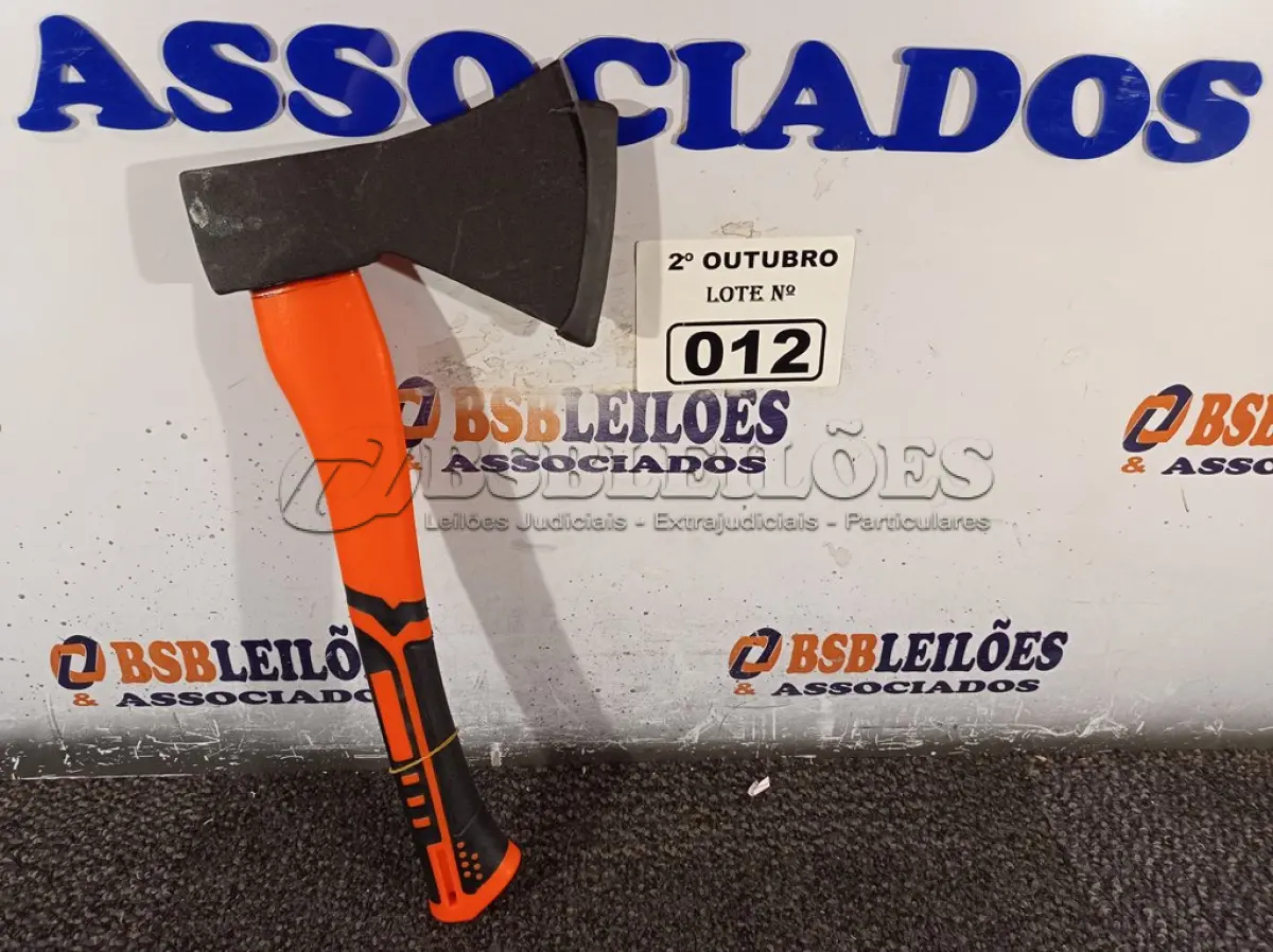 LOTE 012 - 01 MACHADINHA CAÇA E PESCA COM CABO EMBORRACHADO. (NO ESTADO) ATENÇÃO! FAZER A VISITAÇÃO ANTES DE ARREMATAR, NÃO SABEMOS SE FUNCIONA. LEILÃO NÃO TEM GARANTIA E NEM DEVOLUÇÃO, SUJEITO A POSSÍVEIS AVARIAS VISÍVEIS/OCULTAS E/OU AUSÊNCIA DE COMPONENTES.