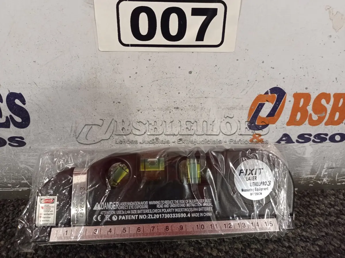 LOTE 007 - 01 TRENA DE 2.50M COM NÍVEL A LASER. (NO ESTADO) ATENÇÃO! FAZER A VISITAÇÃO ANTES DE ARREMATAR, NÃO SABEMOS SE FUNCIONA. LEILÃO NÃO TEM GARANTIA E NEM DEVOLUÇÃO, SUJEITO A POSSÍVEIS AVARIAS VISÍVEIS/OCULTAS E/OU AUSÊNCIA DE COMPONENTES.