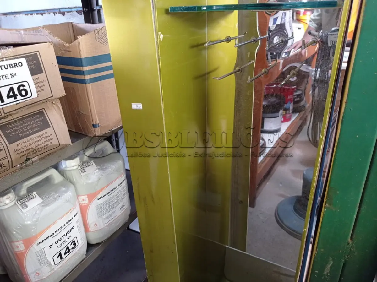 LOTE 155 - 01 EXPOSITOR EM ACRÍLICO. (NO ESTADO) ATENÇÃO! FAZER A VISITAÇÃO ANTES DE ARREMATAR, NÃO SABEMOS SE FUNCIONA. LEILÃO NÃO TEM GARANTIA E NEM DEVOLUÇÃO, SUJEITO A POSSÍVEIS AVARIAS VISÍVEIS/OCULTAS E/OU AUSÊNCIA DE COMPONENTES.