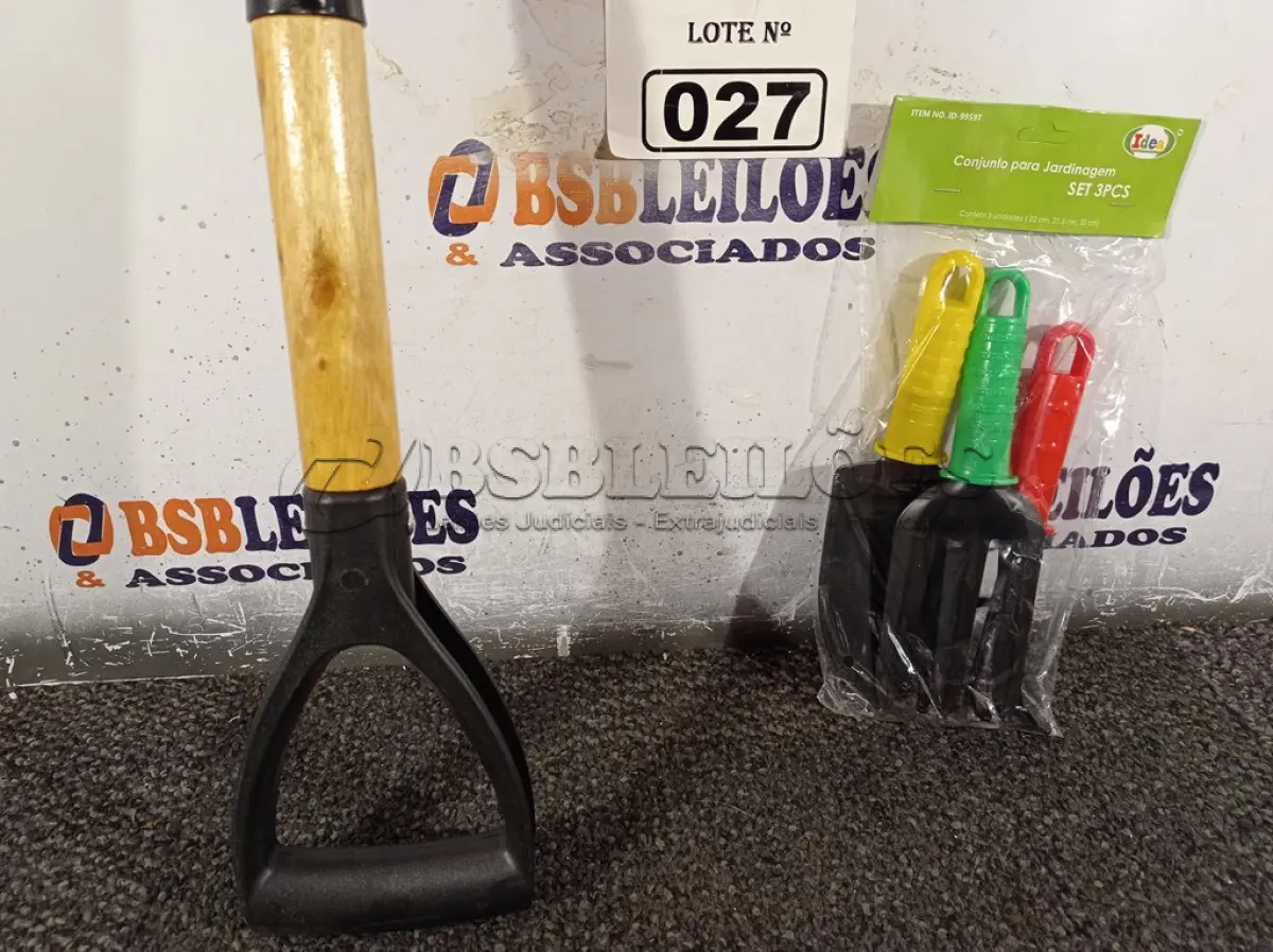 LOTE 027 - 01 CONJUNTO PARA JARDINAGEM E 01 MINI PÁ PARA ACAMPAMENTO. (NO ESTADO) ATENÇÃO! FAZER A VISITAÇÃO ANTES DE ARREMATAR, NÃO SABEMOS SE FUNCIONA. LEILÃO NÃO TEM GARANTIA E NEM DEVOLUÇÃO, SUJEITO A POSSÍVEIS AVARIAS VISÍVEIS/OCULTAS E/OU AUSÊNCIA DE COMPONENTES.
