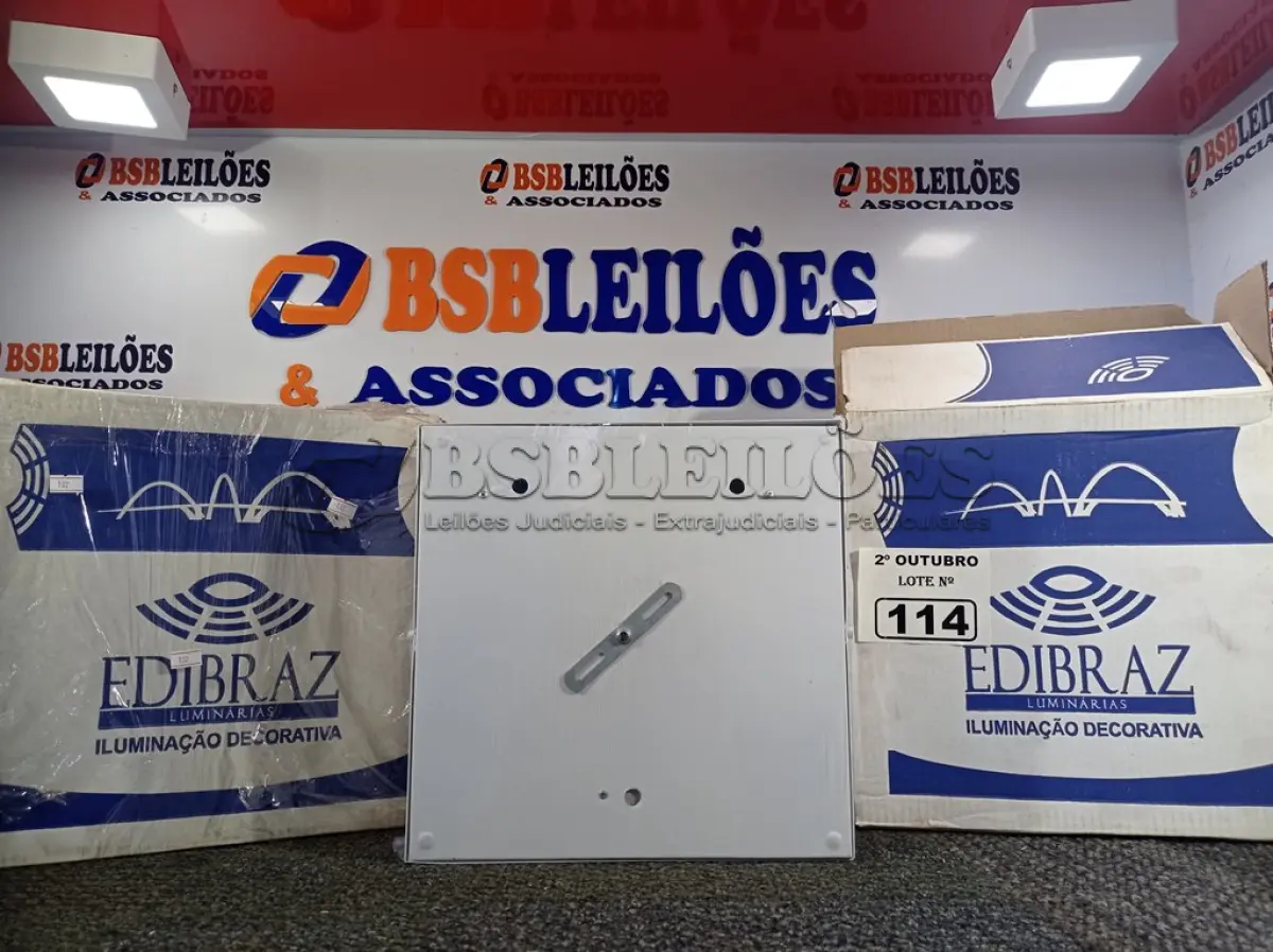 LOTE 114 - 02 PLAFONS 117 BRANCO MARCAS EDIBRAZ. (NO ESTADO) ATENÇÃO! FAZER A VISITAÇÃO ANTES DE ARREMATAR, NÃO SABEMOS SE FUNCIONA. LEILÃO NÃO TEM GARANTIA E NEM DEVOLUÇÃO, SUJEITO A POSSÍVEIS AVARIAS VISÍVEIS/OCULTAS E/OU AUSÊNCIA DE COMPONENTES.