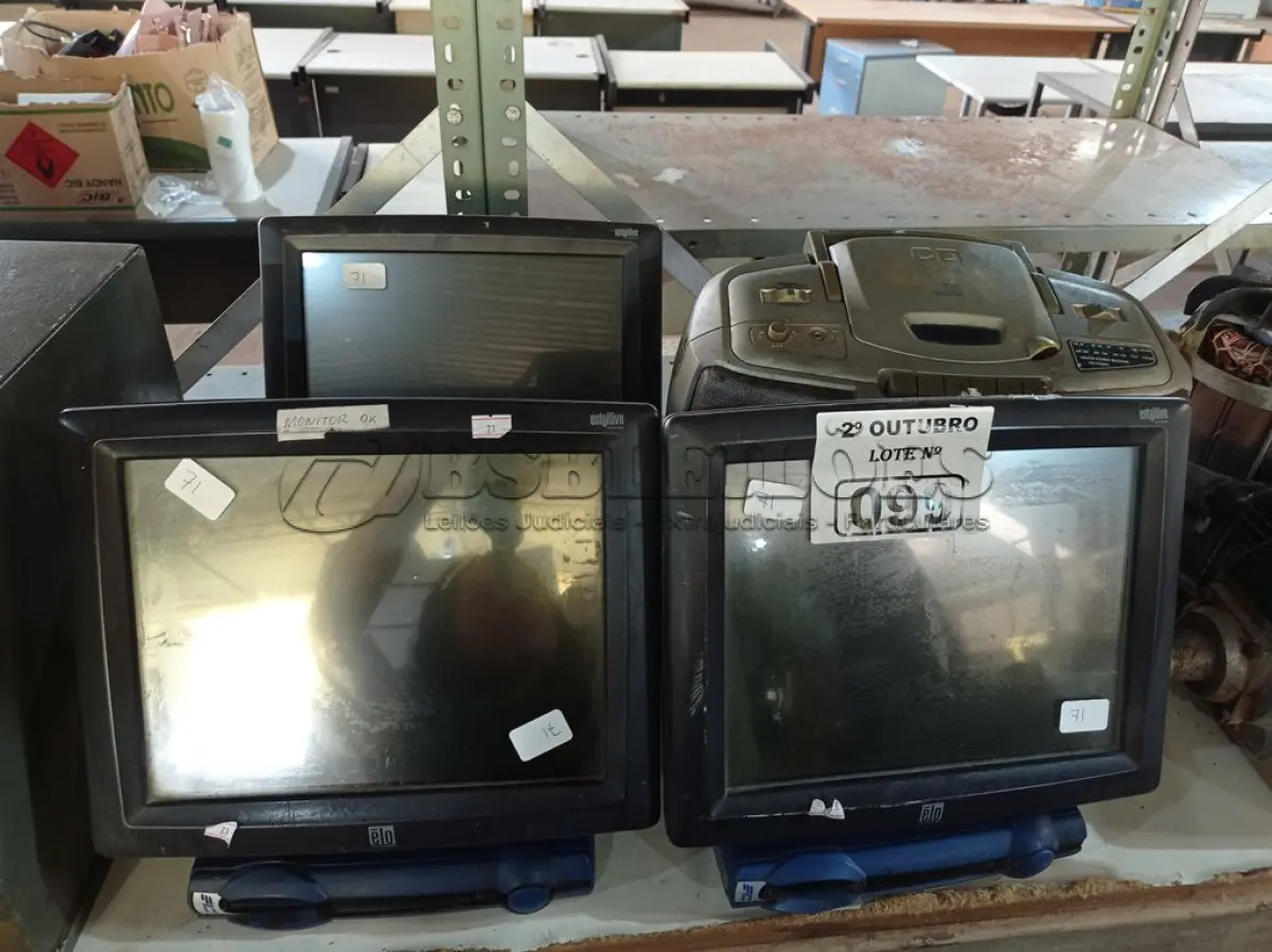 LOTE 099 - 03 MINIS CPU COM MONITOR ACOPLADO E 02 APARELHOS DE SOM. (NO ESTADO) ATENÇÃO! FAZER A VISITAÇÃO ANTES DE ARREMATAR, NÃO SABEMOS SE FUNCIONA. LEILÃO NÃO TEM GARANTIA E NEM DEVOLUÇÃO, SUJEITO A POSSÍVEIS AVARIAS VISÍVEIS/OCULTAS E/OU AUSÊNCIA DE COMPONENTES.
