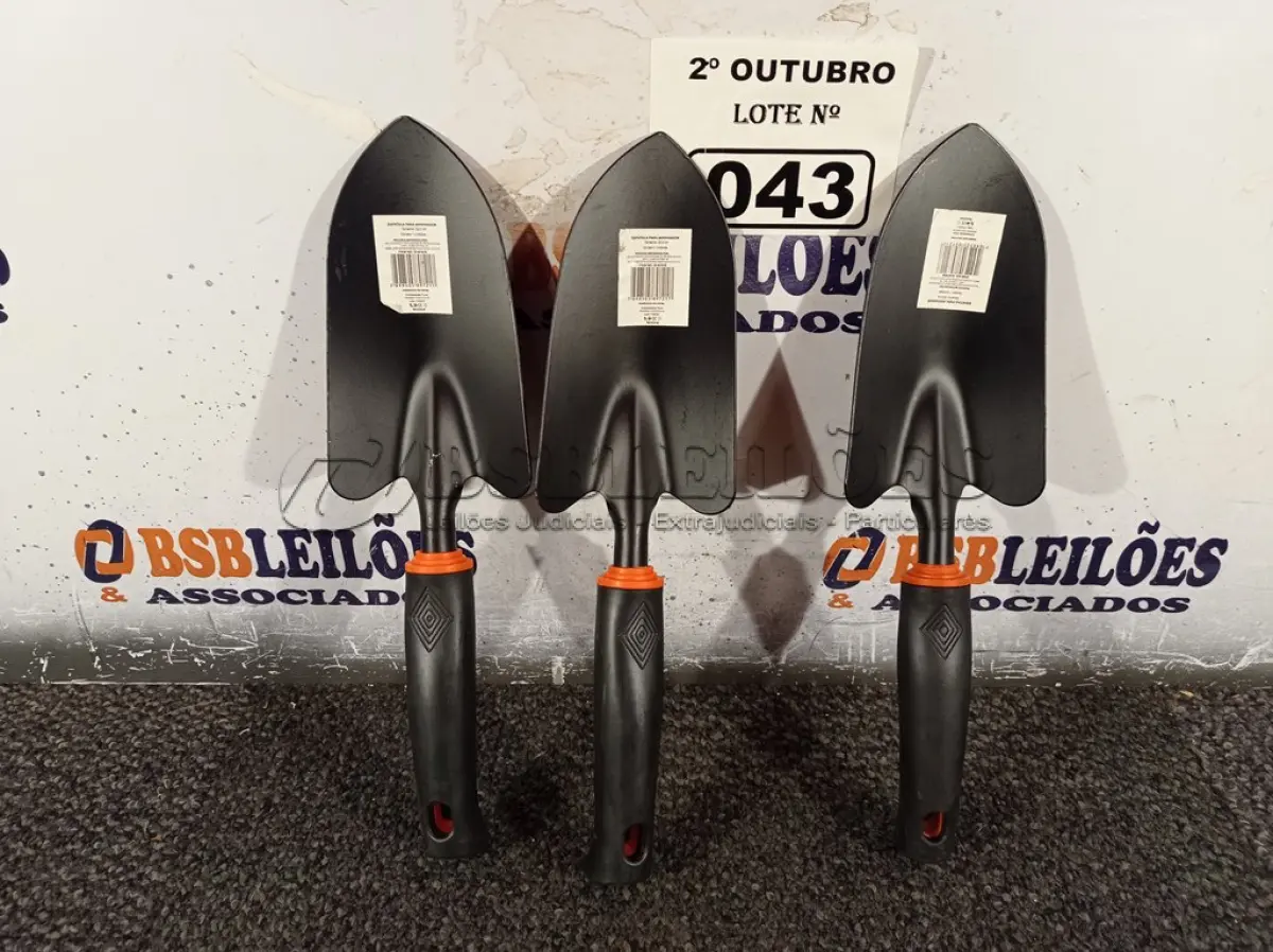 LOTE 043 - 03 ESPÁTULAS PARA JARDINAGEM. (NO ESTADO) ATENÇÃO! FAZER A VISITAÇÃO ANTES DE ARREMATAR, NÃO SABEMOS SE FUNCIONA. LEILÃO NÃO TEM GARANTIA E NEM DEVOLUÇÃO, SUJEITO A POSSÍVEIS AVARIAS VISÍVEIS/OCULTAS E/OU AUSÊNCIA DE COMPONENTES.