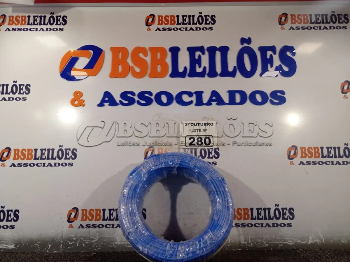 LOTE 280 - 01 ROLO DE CABO FLEXÍVEL 100M 4MM NA COR AZUL. (NO ESTADO) ATENÇÃO! FAZER A VISITAÇÃO ANTES DE ARREMATAR, NÃO SABEMOS SE FUNCIONA. LEILÃO NÃO TEM GARANTIA E NEM DEVOLUÇÃO, SUJEITO A POSSÍVEIS AVARIAS VISÍVEIS/OCULTAS E/OU AUSÊNCIA DE COMPONENTES.