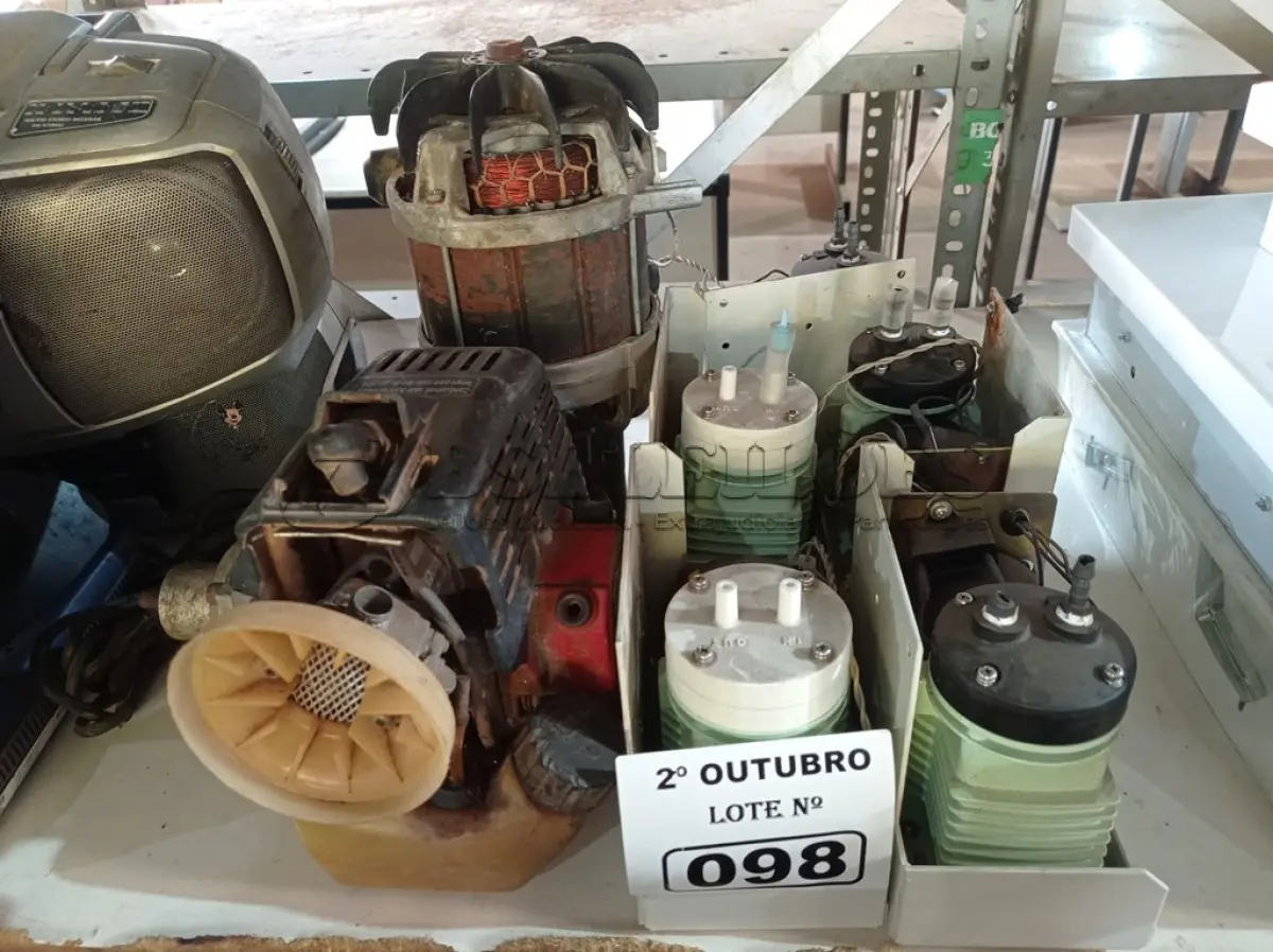 LOTE 098 - 01 LOTE COM MOTORES DIVERSOS. (NO ESTADO) ATENÇÃO! FAZER A VISITAÇÃO ANTES DE ARREMATAR, NÃO SABEMOS SE FUNCIONA. LEILÃO NÃO TEM GARANTIA E NEM DEVOLUÇÃO, SUJEITO A POSSÍVEIS AVARIAS VISÍVEIS/OCULTAS E/OU AUSÊNCIA DE COMPONENTES.