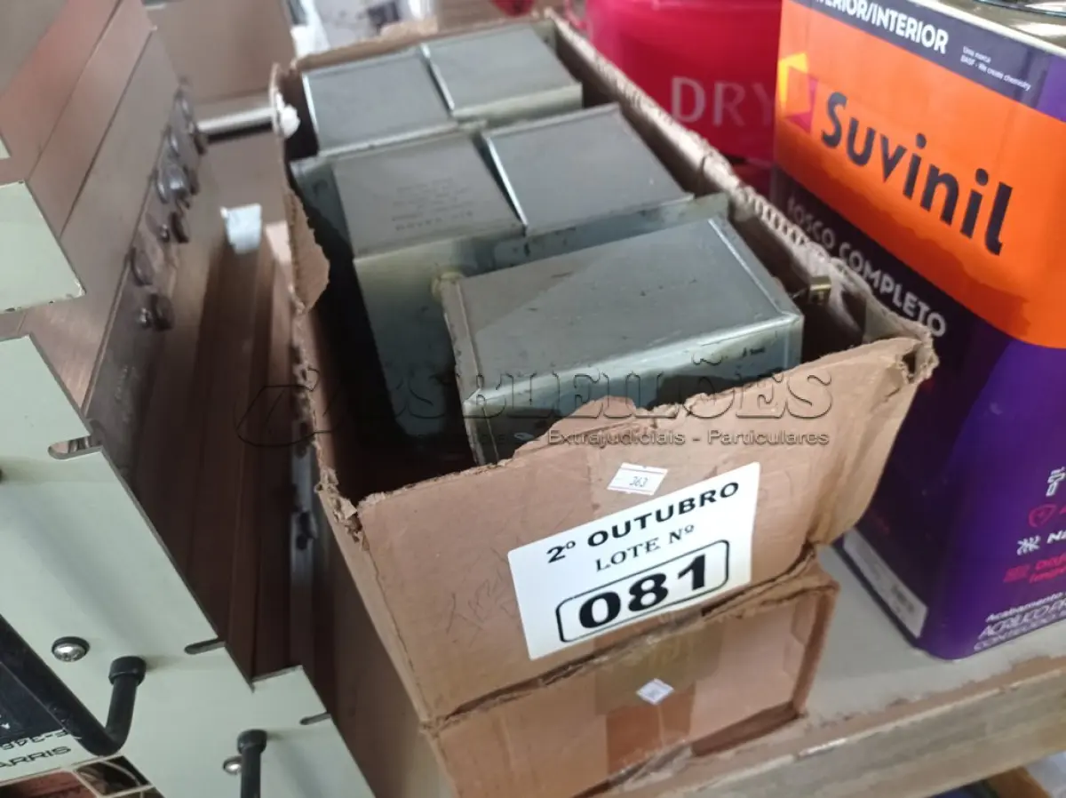 LOTE 081 - 01 LOTE COM VÁRIOS CAPACITORES ANTIGOS MARCAS E MODELOS DIVERSOS. (NO ESTADO) ATENÇÃO! FAZER A VISITAÇÃO ANTES DE ARREMATAR, NÃO SABEMOS SE FUNCIONA. LEILÃO NÃO TEM GARANTIA E NEM DEVOLUÇÃO, SUJEITO A POSSÍVEIS AVARIAS VISÍVEIS/OCULTAS E/OU AUSÊNCIA DE COMPONENTES.