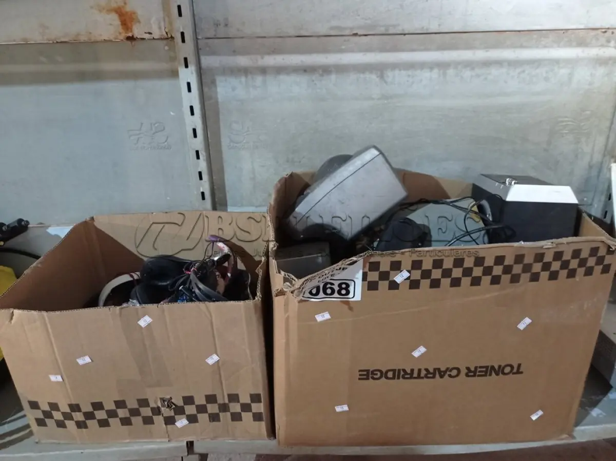LOTE 068 - 01 LOTE COM VÁRIOS FONES DE OUVIDO, MOUSES E CAIXINHAS DE SOM PARA PC MARCAS E MODELOS DIVERSOS. (NO ESTADO) ATENÇÃO! FAZER A VISITAÇÃO ANTES DE ARREMATAR, NÃO SABEMOS SE FUNCIONA. LEILÃO NÃO TEM GARANTIA E NEM DEVOLUÇÃO, SUJEITO A POSSÍVEIS AVARIAS VISÍVEIS/OCULTAS E/OU AUSÊNCIA DE COMPONENTES.