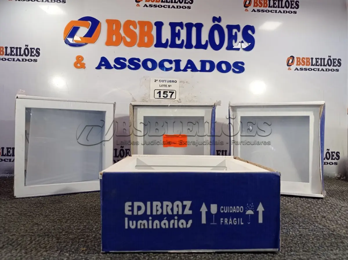 LOTE 157 - 04 LUMINÁRIAS DE EMBUTIR MARCAS EDIBRAZ. (NO ESTADO) ATENÇÃO! FAZER A VISITAÇÃO ANTES DE ARREMATAR, NÃO SABEMOS SE FUNCIONA. LEILÃO NÃO TEM GARANTIA E NEM DEVOLUÇÃO, SUJEITO A POSSÍVEIS AVARIAS VISÍVEIS/OCULTAS E/OU AUSÊNCIA DE COMPONENTES.