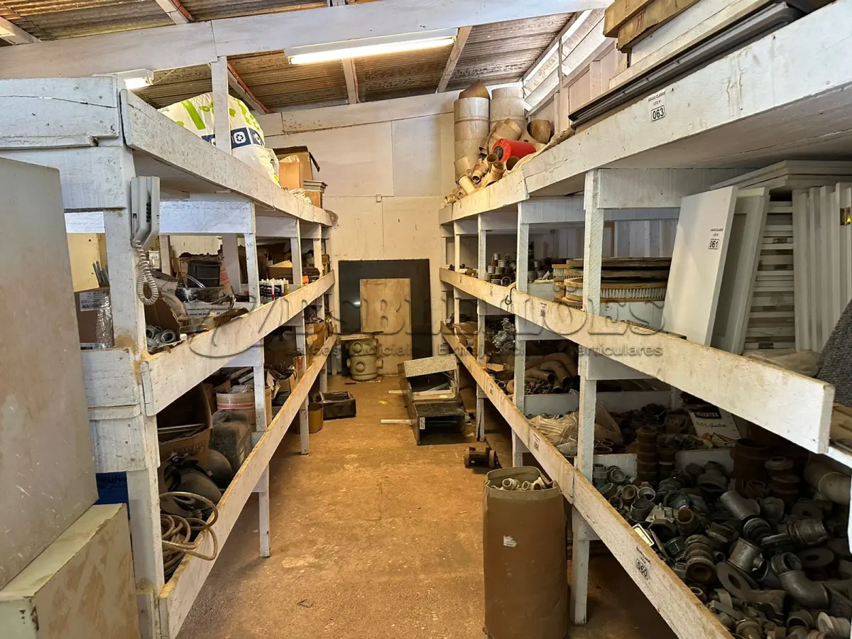 LOTE 394 - 05 ESTANTES EM MADEIRA PARA GALPÃO (NO ESTADO) (SÓ PODERÁ RETIRAR 30 DIAS APÓS O TÉRMINO DO LEILÃO)