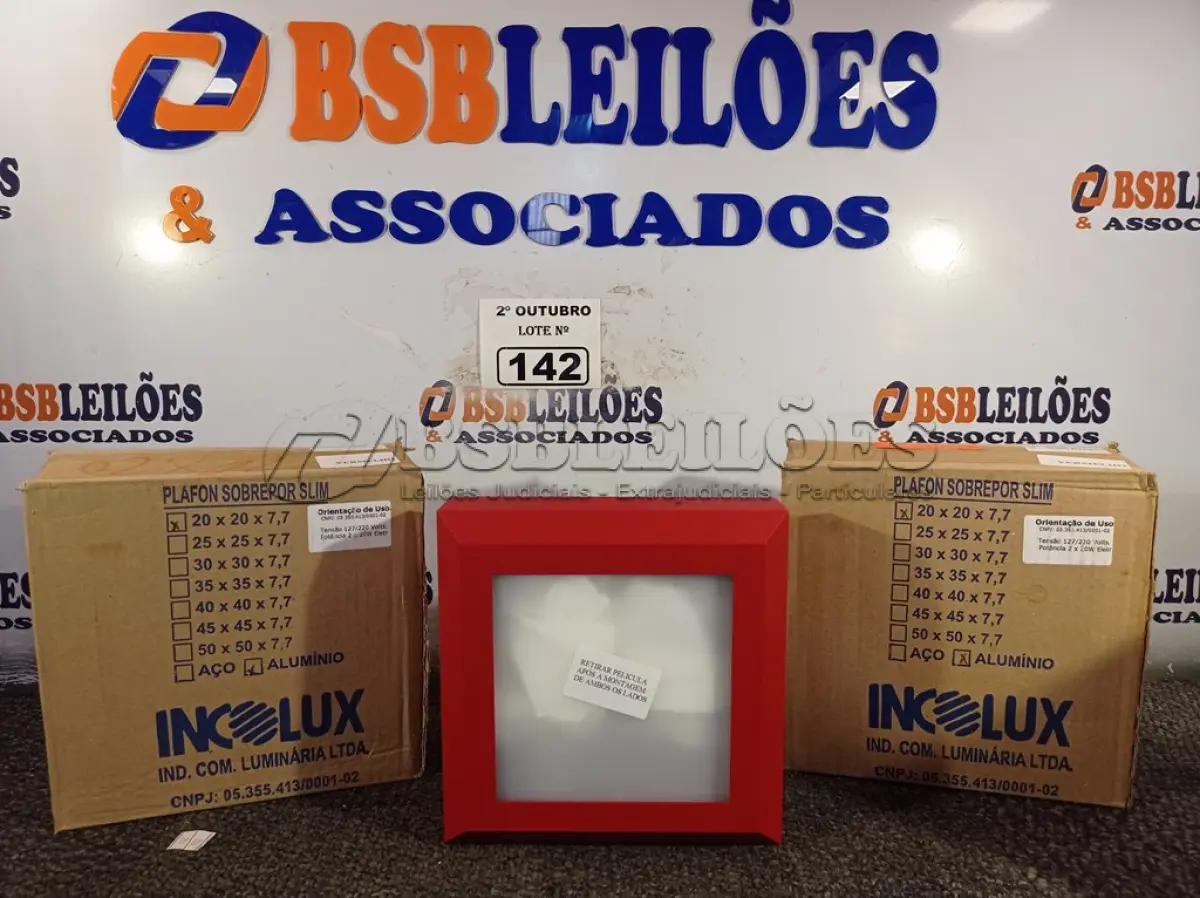 LOTE 142 - 03 PLAFONS DE SOBREPOR 20X20. (NO ESTADO) ATENÇÃO! FAZER A VISITAÇÃO ANTES DE ARREMATAR, NÃO SABEMOS SE FUNCIONA. LEILÃO NÃO TEM GARANTIA E NEM DEVOLUÇÃO, SUJEITO A POSSÍVEIS AVARIAS VISÍVEIS/OCULTAS E/OU AUSÊNCIA DE COMPONENTES.