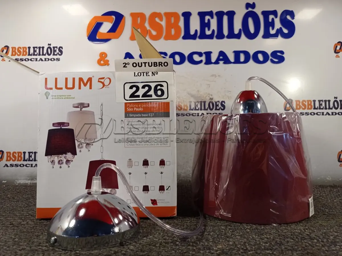 LOTE 226 - 01 LUMINÁRIA PENDENTE SÃO PAULO. (NO ESTADO) ATENÇÃO! FAZER A VISITAÇÃO ANTES DE ARREMATAR, NÃO SABEMOS SE FUNCIONA. LEILÃO NÃO TEM GARANTIA E NEM DEVOLUÇÃO, SUJEITO A POSSÍVEIS AVARIAS VISÍVEIS/OCULTAS E/OU AUSÊNCIA DE COMPONENTES.