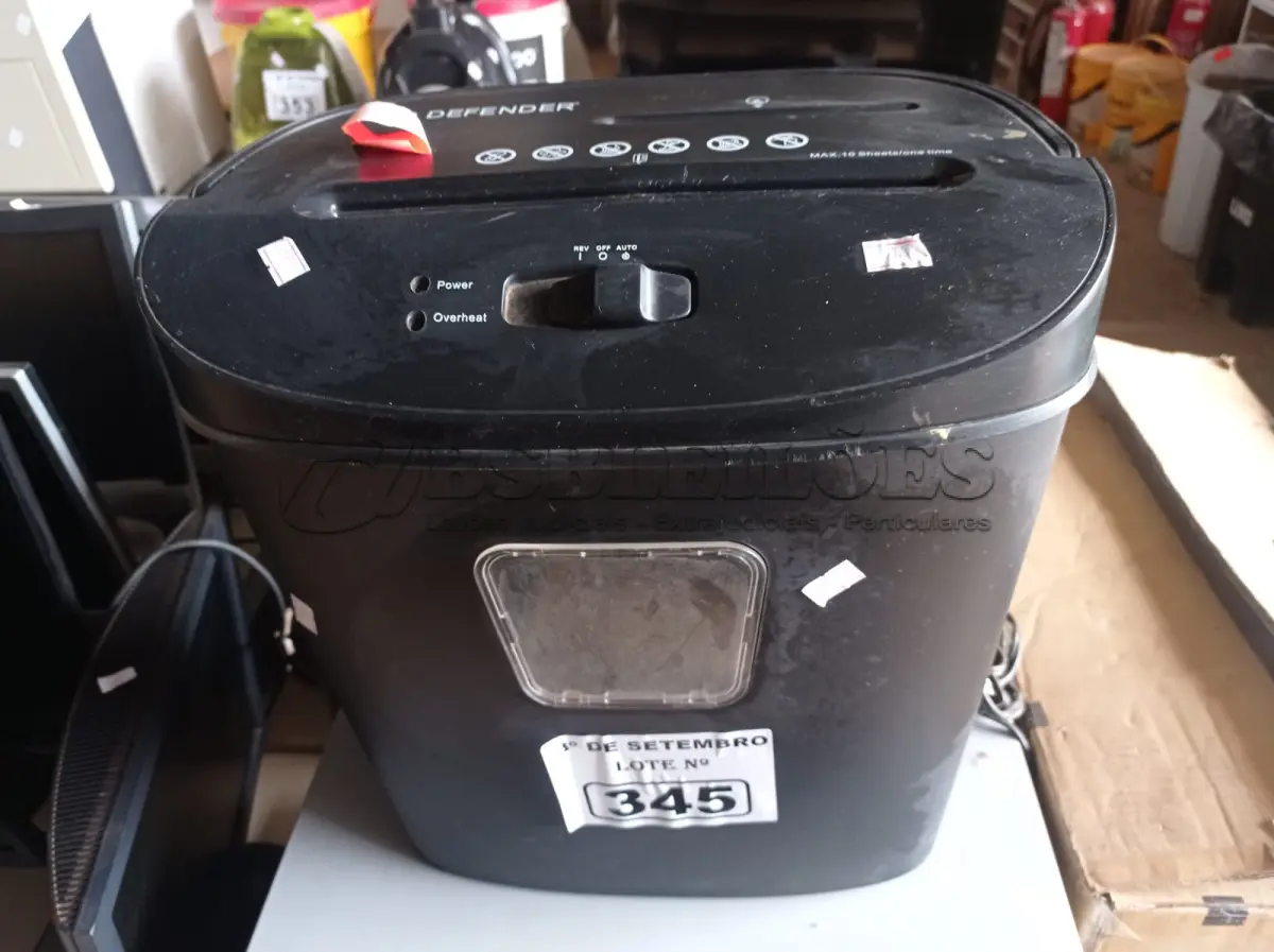 LOTE 345 - 03 VIDEOCASSETES, 02 APARELHOS DE DVD E 02 FRAGMENTADORAS DE PAPEL MARCAS E MODELOS DIVERSOS. (NO ESTADO) ATENÇÃO! FAZER A VISITAÇÃO ANTES DE ARREMATAR, NÃO SABEMOS SE FUNCIONA. LEILÃO NÃO TEM GARANTIA E NEM DEVOLUÇÃO, SUJEITO A POSSÍVEIS AVARIAS VISÍVEIS/OCULTAS E/OU AUSÊNCIA DE COMPONENTES.
