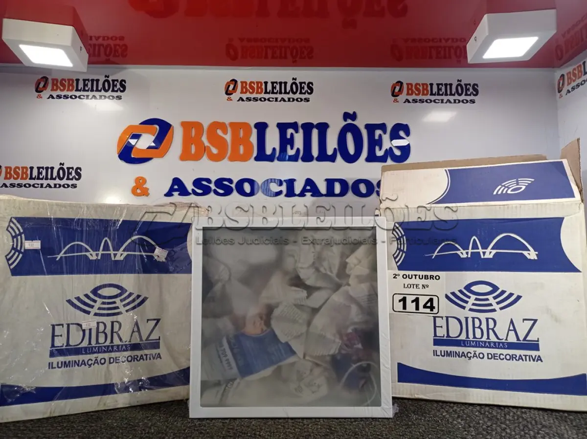 LOTE 114 - 02 PLAFONS 117 BRANCO MARCAS EDIBRAZ. (NO ESTADO) ATENÇÃO! FAZER A VISITAÇÃO ANTES DE ARREMATAR, NÃO SABEMOS SE FUNCIONA. LEILÃO NÃO TEM GARANTIA E NEM DEVOLUÇÃO, SUJEITO A POSSÍVEIS AVARIAS VISÍVEIS/OCULTAS E/OU AUSÊNCIA DE COMPONENTES.