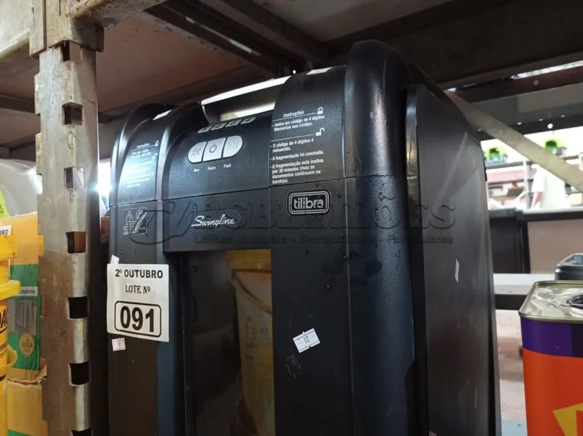 LOTE 091 - 01 FRAGMENTADORA DE PAPEL 127V. (NO ESTADO) ATENÇÃO! FAZER A VISITAÇÃO ANTES DE ARREMATAR, NÃO SABEMOS SE FUNCIONA. LEILÃO NÃO TEM GARANTIA E NEM DEVOLUÇÃO, SUJEITO A POSSÍVEIS AVARIAS VISÍVEIS/OCULTAS E/OU AUSÊNCIA DE COMPONENTES.