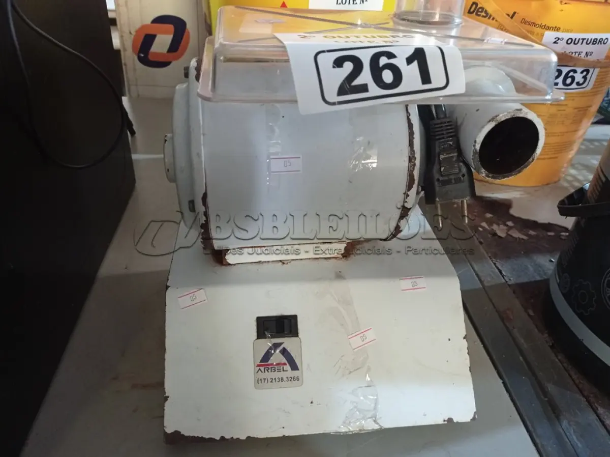LOTE 261 - 01 MOEDOR DE CARNE INCOMPLETO. (NO ESTADO) ATENÇÃO! FAZER A VISITAÇÃO ANTES DE ARREMATAR, NÃO SABEMOS SE FUNCIONA. LEILÃO NÃO TEM GARANTIA E NEM DEVOLUÇÃO, SUJEITO A POSSÍVEIS AVARIAS VISÍVEIS/OCULTAS E/OU AUSÊNCIA DE COMPONENTES.