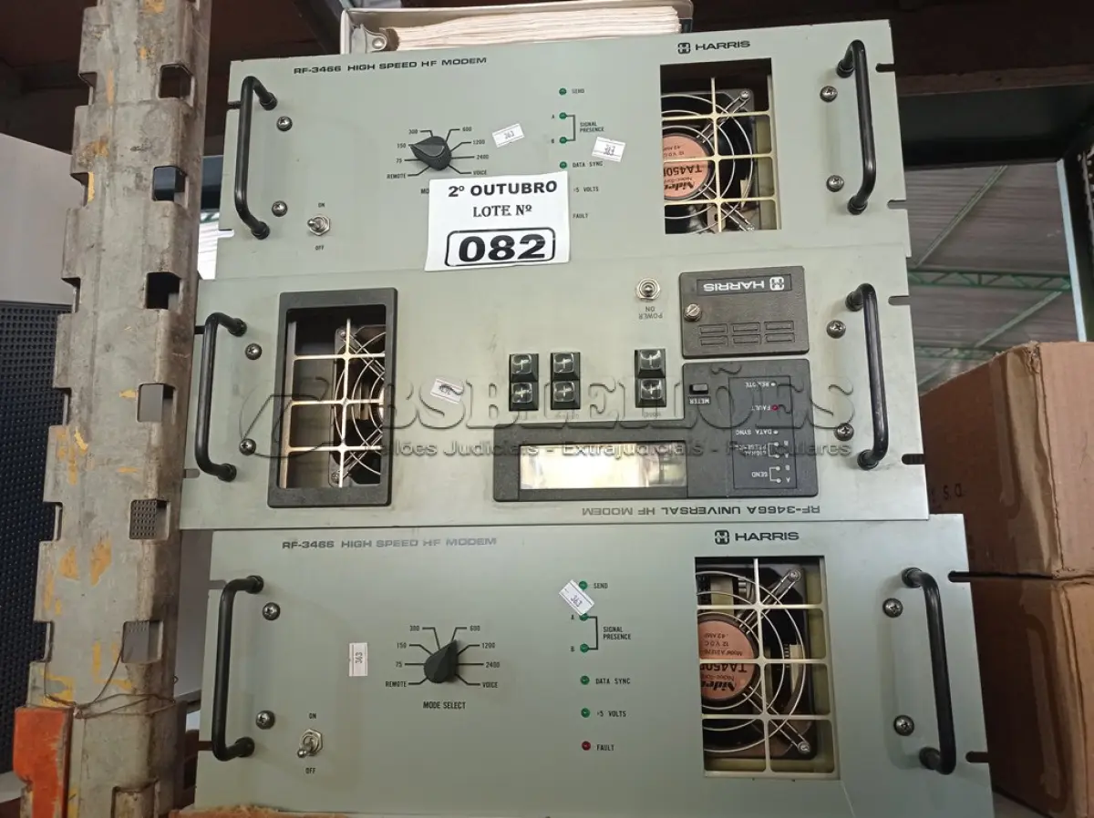 LOTE 082 - 03 EQUIPAMENTOS ELETRÔNICOS HARRIS SENDO 02 RF-3466 SPEED HF MODEM E 01 RF-3466 A UNIVERSAL HF MODEM. (NO ESTADO) ATENÇÃO! FAZER A VISITAÇÃO ANTES DE ARREMATAR, NÃO SABEMOS SE FUNCIONA. LEILÃO NÃO TEM GARANTIA E NEM DEVOLUÇÃO, SUJEITO A POSSÍVEIS AVARIAS VISÍVEIS/OCULTAS E/OU AUSÊNCIA DE COMPONENTES.