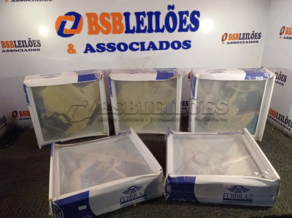 LOTE 215 - 05 PLAFONS 117 30X30 EDIBRAZ. (NO ESTADO) ATENÇÃO! FAZER A VISITAÇÃO ANTES DE ARREMATAR, NÃO SABEMOS SE FUNCIONA. LEILÃO NÃO TEM GARANTIA E NEM DEVOLUÇÃO, SUJEITO A POSSÍVEIS AVARIAS VISÍVEIS/OCULTAS E/OU AUSÊNCIA DE COMPONENTES.