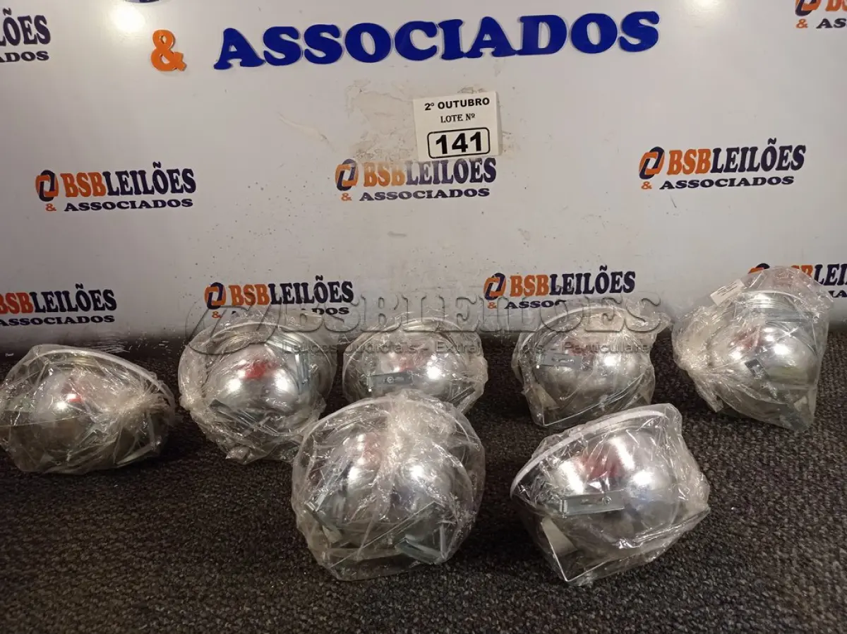 LOTE 141 - 07 LUMINÁRIAS REDONDAS DE EMBUTIR. (NO ESTADO) ATENÇÃO! FAZER A VISITAÇÃO ANTES DE ARREMATAR, NÃO SABEMOS SE FUNCIONA. LEILÃO NÃO TEM GARANTIA E NEM DEVOLUÇÃO, SUJEITO A POSSÍVEIS AVARIAS VISÍVEIS/OCULTAS E/OU AUSÊNCIA DE COMPONENTES.