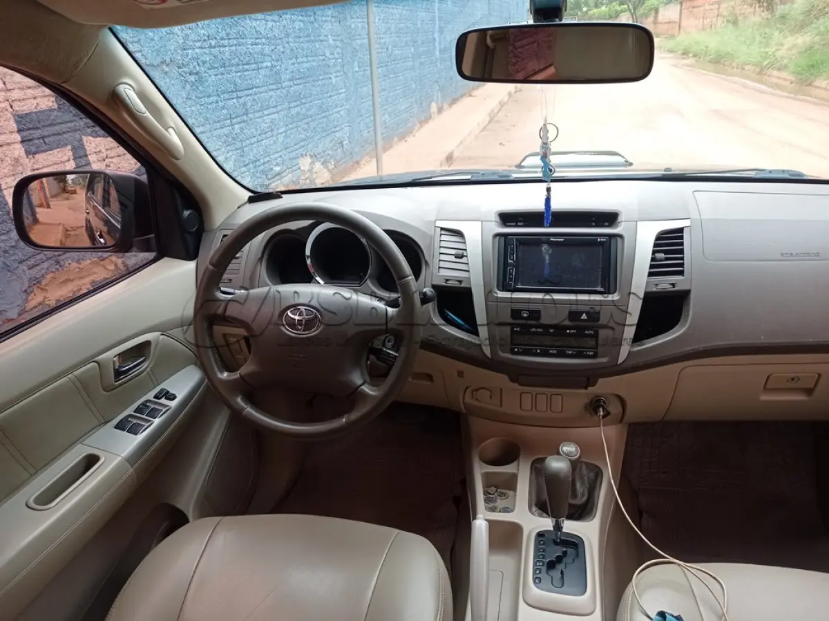 LOTE 527 - 01 I/TOYOTA HILUX SW4 SRV 4X4, ANO 2007, COR PRETA, DIESEL (NO ESTADO)