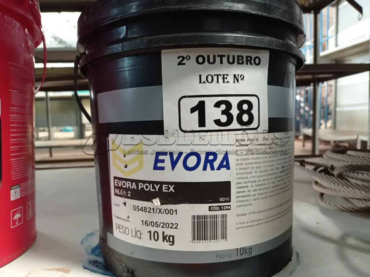 LOTE 138 - 01 BALDE DE GRAXA EVORA POLY EX NLGI:2 COM AVARIAS. (NO ESTADO) ATENÇÃO! FAZER A VISITAÇÃO ANTES DE ARREMATAR, NÃO SABEMOS SE FUNCIONA. LEILÃO NÃO TEM GARANTIA E NEM DEVOLUÇÃO, SUJEITO A POSSÍVEIS AVARIAS VISÍVEIS/OCULTAS E/OU AUSÊNCIA DE COMPONENTES.