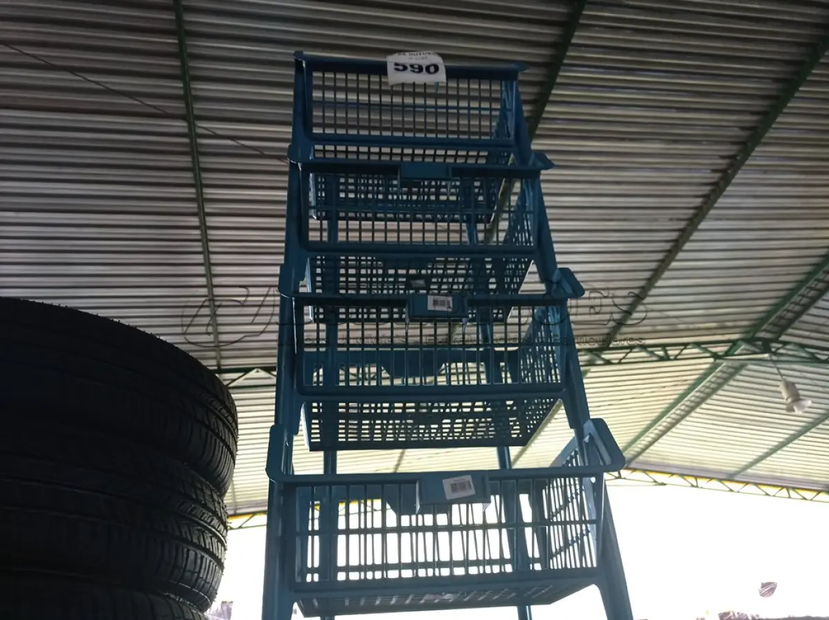 LOTE 590 - 05 CESTOS DE PLÁSTICO. (NO ESTADO) ATENÇÃO! FAZER A VISITAÇÃO ANTES DE ARREMATAR, NÃO SABEMOS SE FUNCIONA. LEILÃO NÃO TEM GARANTIA E NEM DEVOLUÇÃO, SUJEITO A POSSÍVEIS AVARIAS VISÍVEIS/OCULTAS E/OU AUSÊNCIA DE COMPONENTES.