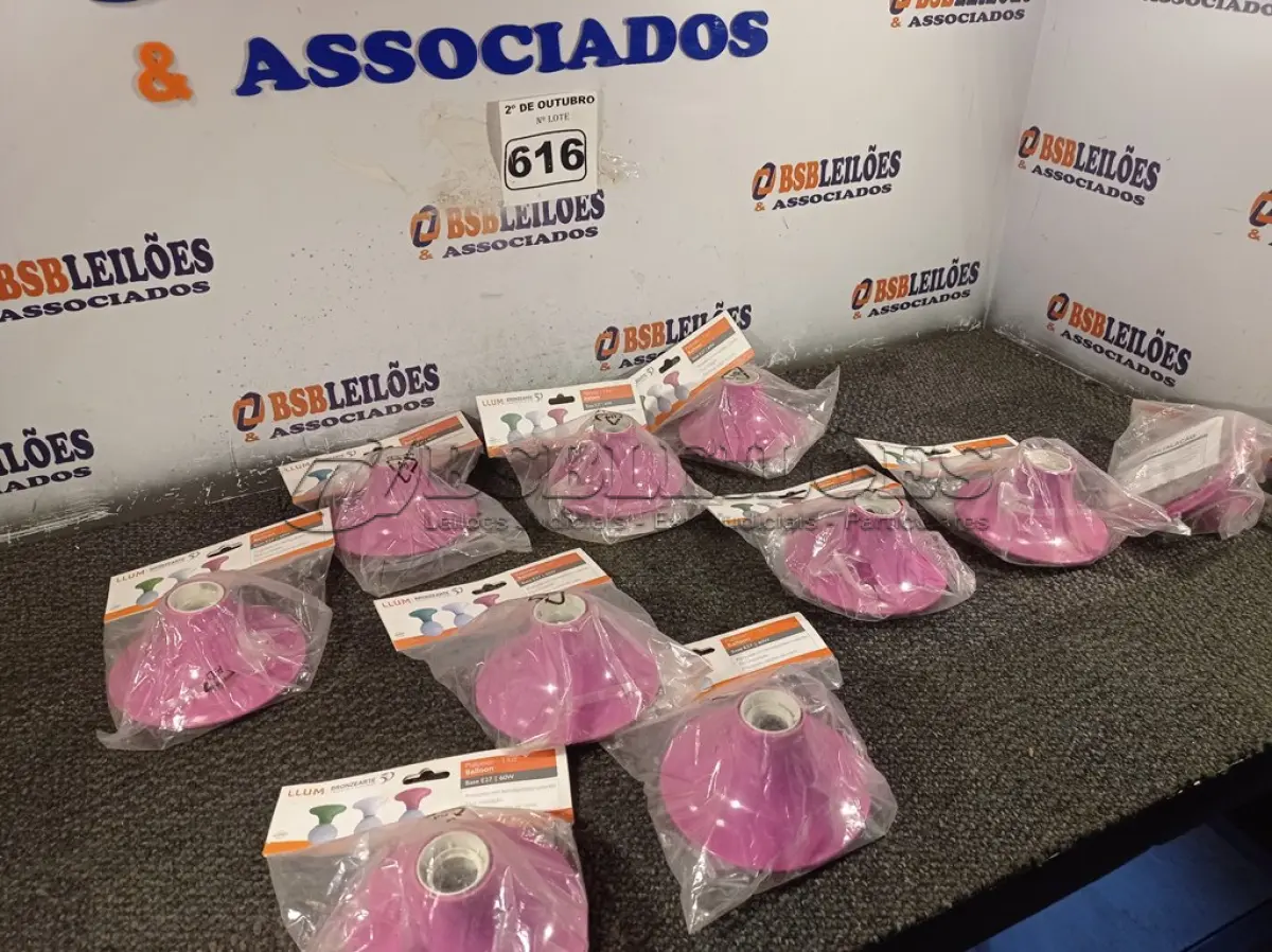 LOTE 616 - 10 PLAFONIER PVC 1XE27. (NO ESTADO) ATENÇÃO! FAZER A VISITAÇÃO ANTES DE ARREMATAR, NÃO SABEMOS SE FUNCIONA. LEILÃO NÃO TEM GARANTIA E NEM DEVOLUÇÃO, SUJEITO A POSSÍVEIS AVARIAS VISÍVEIS/OCULTAS E/OU AUSÊNCIA DE COMPONENTES.
