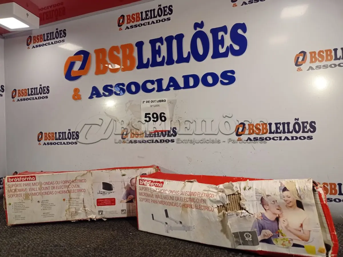 LOTE 596 - 02 SUPORTES PARA MICRO-ONDAS OU FORNO ELÉTRICO. (NO ESTADO) ATENÇÃO! FAZER A VISITAÇÃO ANTES DE ARREMATAR, NÃO SABEMOS SE FUNCIONA. LEILÃO NÃO TEM GARANTIA E NEM DEVOLUÇÃO, SUJEITO A POSSÍVEIS AVARIAS VISÍVEIS/OCULTAS E/OU AUSÊNCIA DE COMPONENTES.